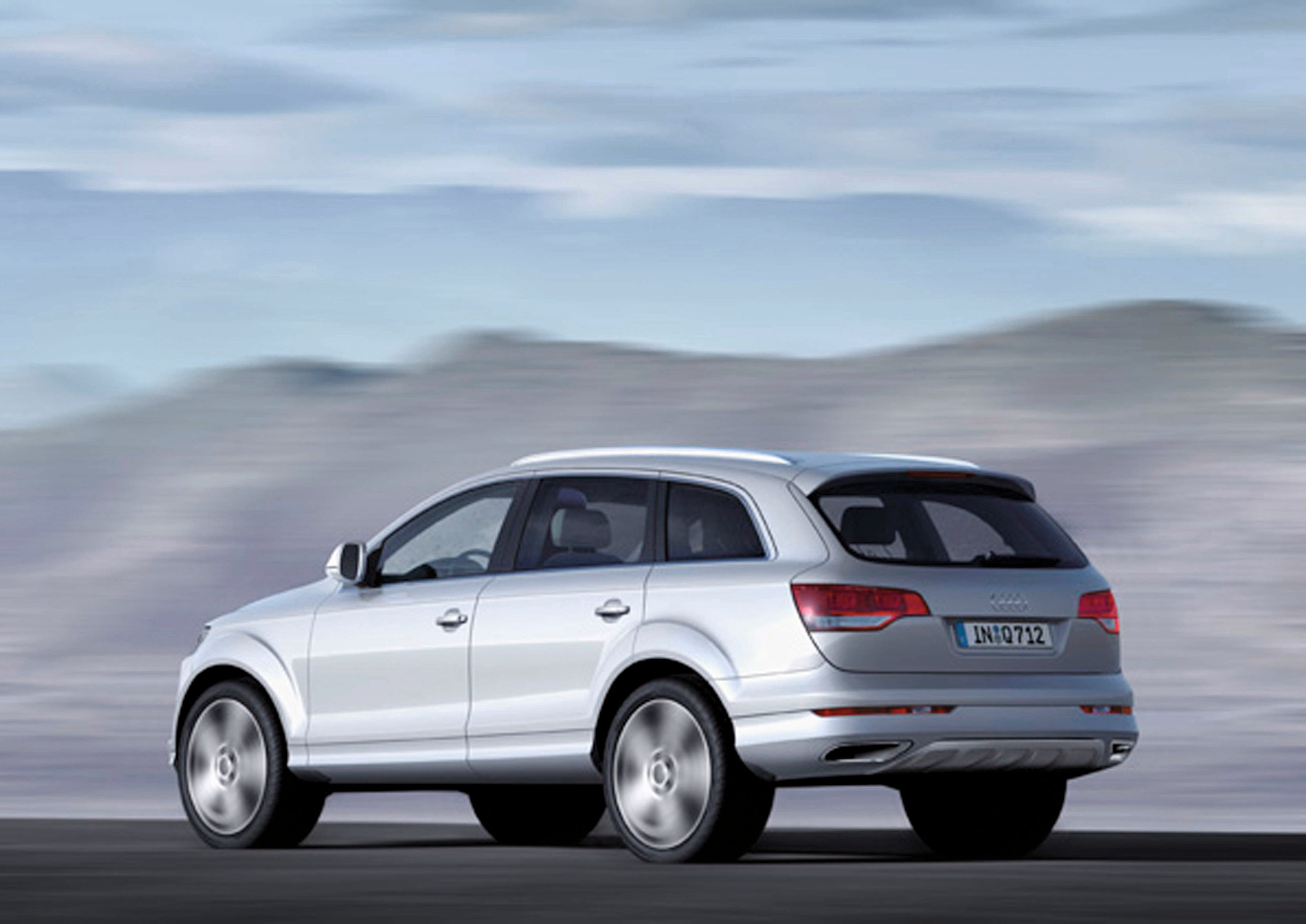 De Audi SQ7 is met zijn 4.0 TDI V8 sneller (maar niet krachtiger) dan de Audi Q7 6.0 V12 TDI. En zijn prijs is al helemaal een lachtertje.