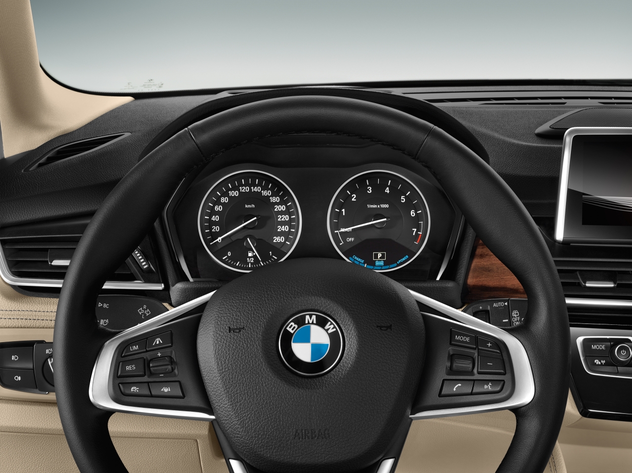 BMW introduceert de 225xe als plug-in hybride variant van de 2 Serie Active Tourer. De BMW F45 PHEV komt eind 2015 op de markt met 7% bijtelling.