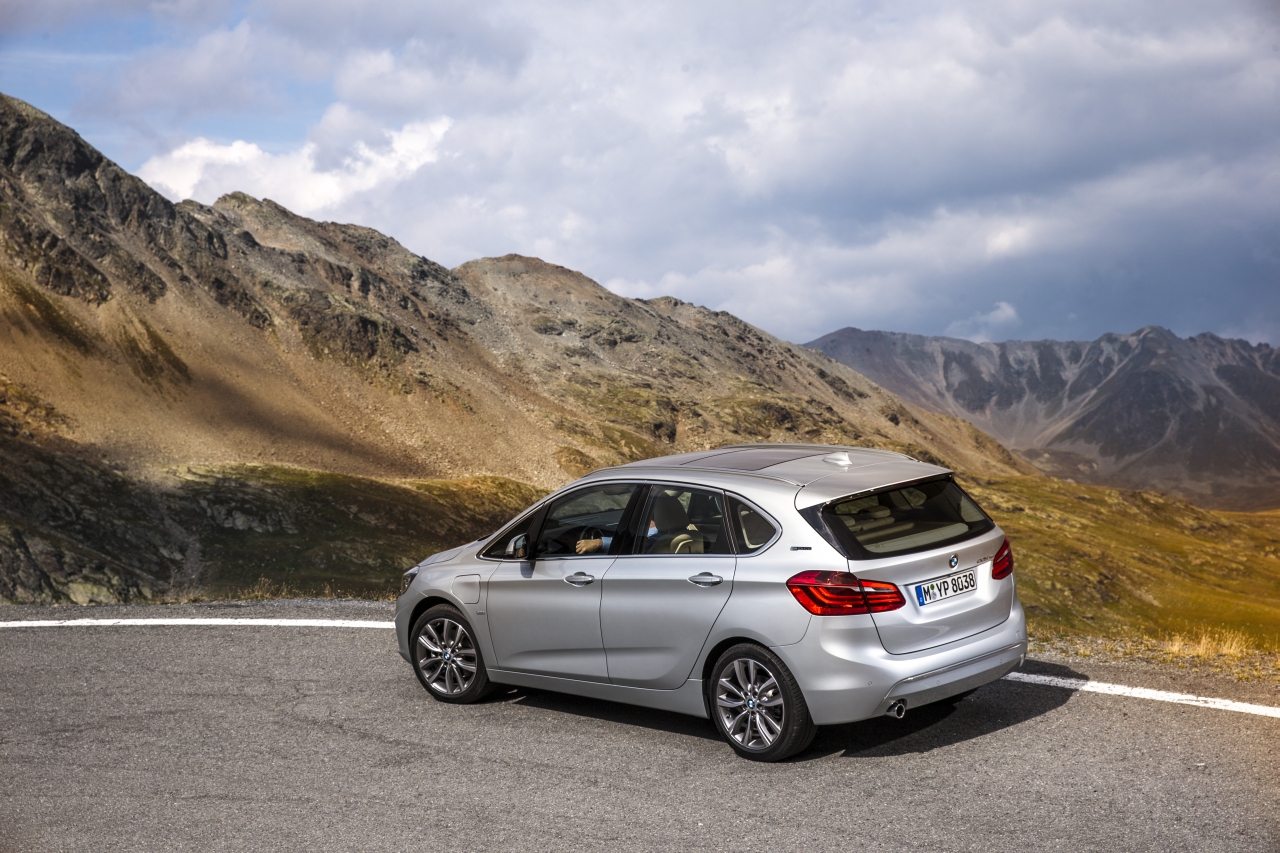 BMW introduceert de 225xe als plug-in hybride variant van de 2 Serie Active Tourer. De BMW F45 PHEV komt eind 2015 op de markt met 7% bijtelling.