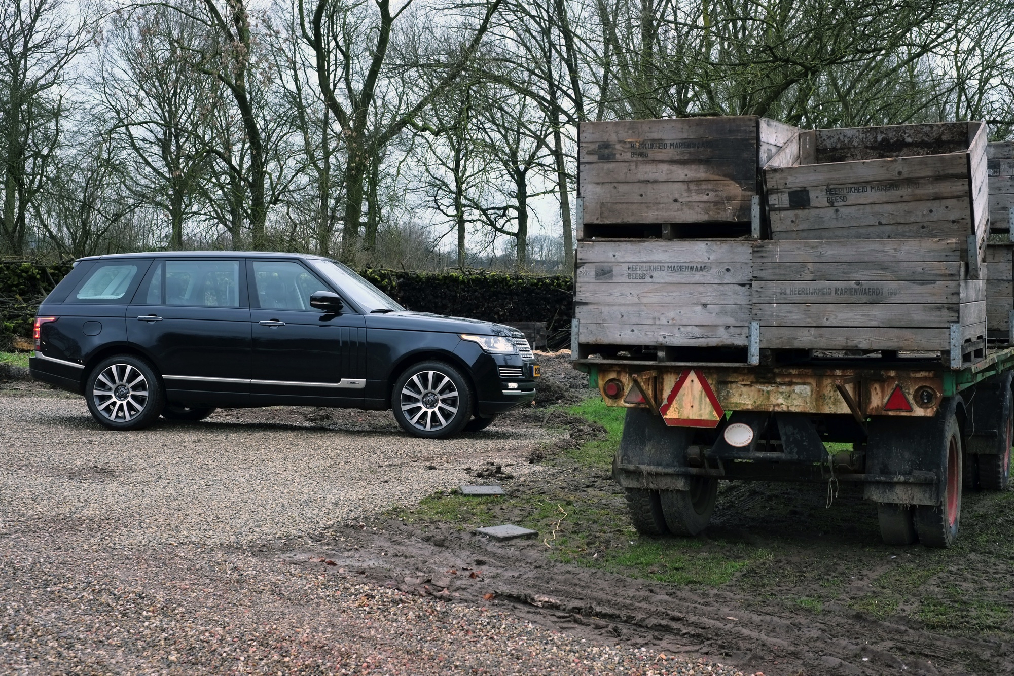 Autotest terreinrijden met een Fiat Panda Cross en een Range Rover LWB, twee uitersten in terreinvaardigheid.