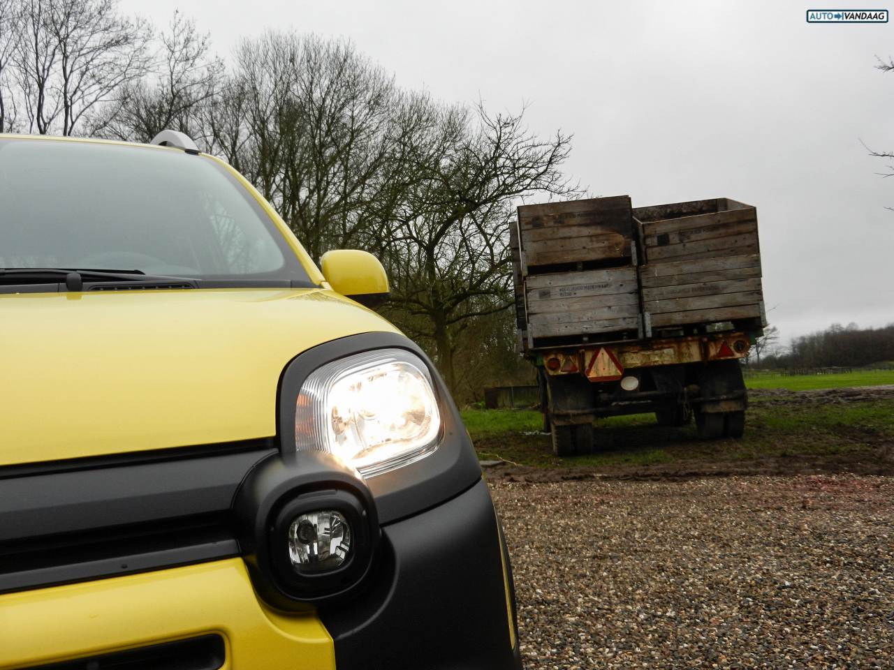 Autotest terreinrijden met een Fiat Panda Cross en een Range Rover LWB, twee uitersten in terreinvaardigheid.