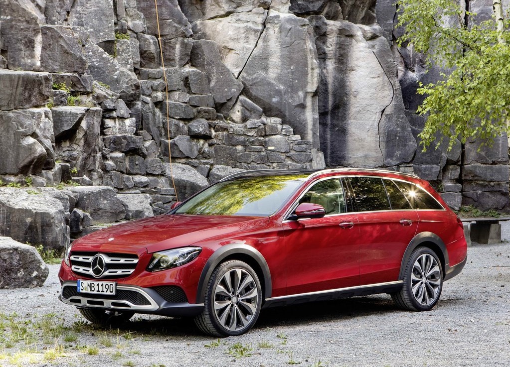 Mercedes-Benz levert vanaf de huidige generatie E-Klasse ook een off-road-uitvoering voor de E-Klasse Estate, de All-Terrain. Hoe dat bevalt zocht AutoVandaag uit met een rijtest.