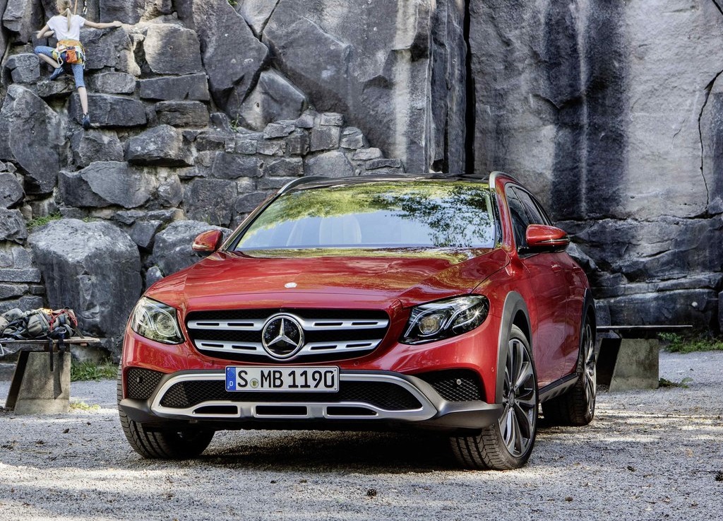 Mercedes-Benz levert vanaf de huidige generatie E-Klasse ook een off-road-uitvoering voor de E-Klasse Estate, de All-Terrain. Hoe dat bevalt zocht AutoVandaag uit met een rijtest.