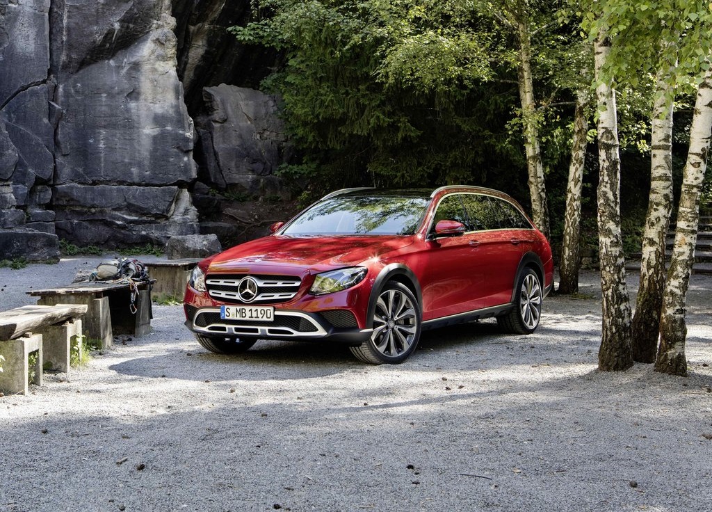 Mercedes-Benz levert vanaf de huidige generatie E-Klasse ook een off-road-uitvoering voor de E-Klasse Estate, de All-Terrain. Hoe dat bevalt zocht AutoVandaag uit met een rijtest.