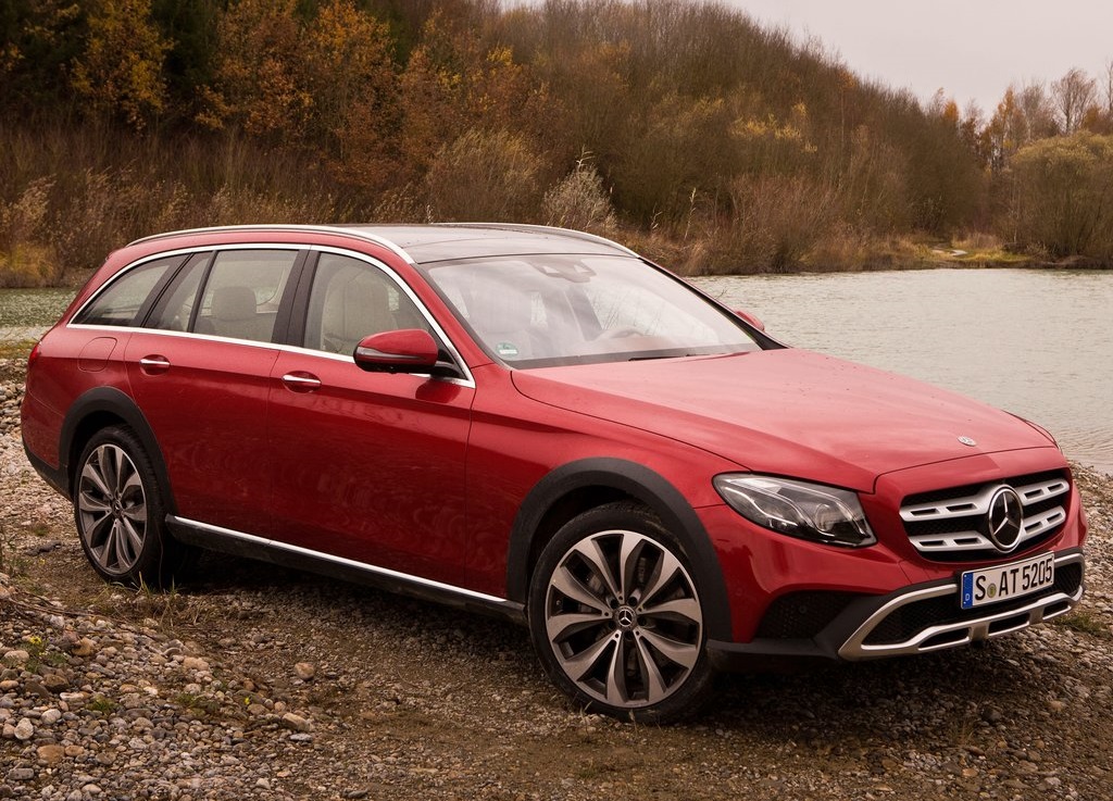 Mercedes-Benz levert vanaf de huidige generatie E-Klasse ook een off-road-uitvoering voor de E-Klasse Estate, de All-Terrain. Hoe dat bevalt zocht AutoVandaag uit met een rijtest.