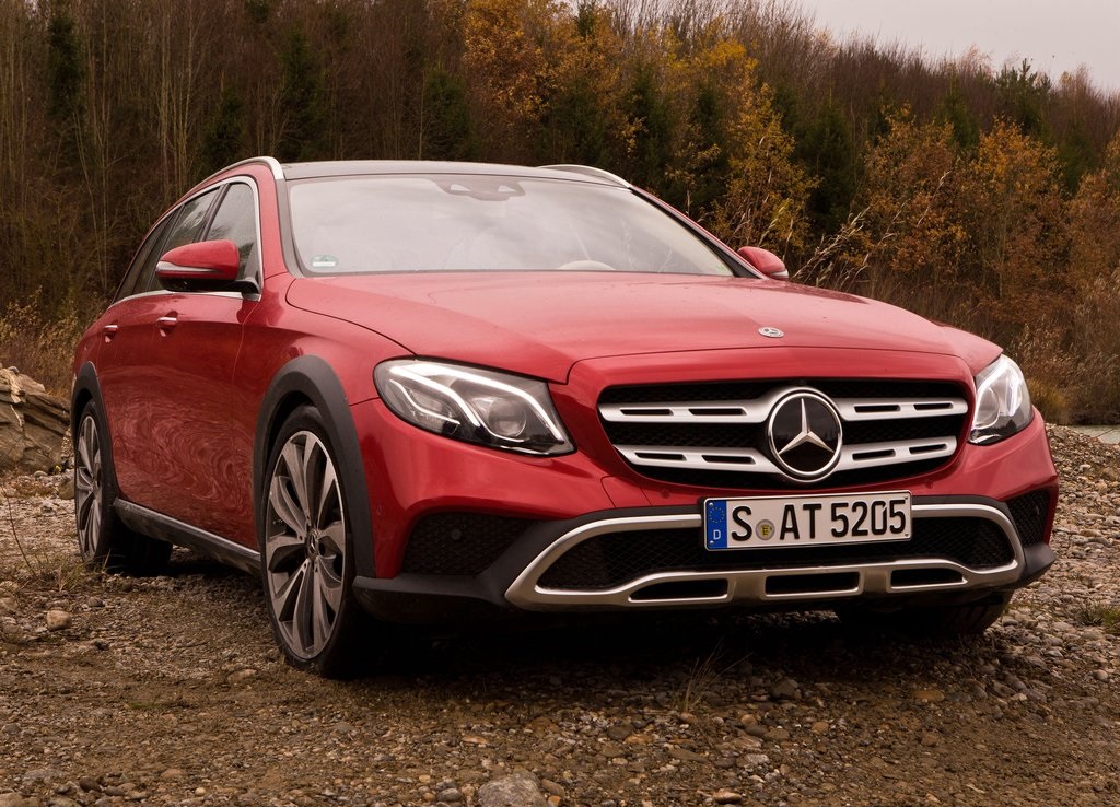 Mercedes-Benz levert vanaf de huidige generatie E-Klasse ook een off-road-uitvoering voor de E-Klasse Estate, de All-Terrain. Hoe dat bevalt zocht AutoVandaag uit met een rijtest.