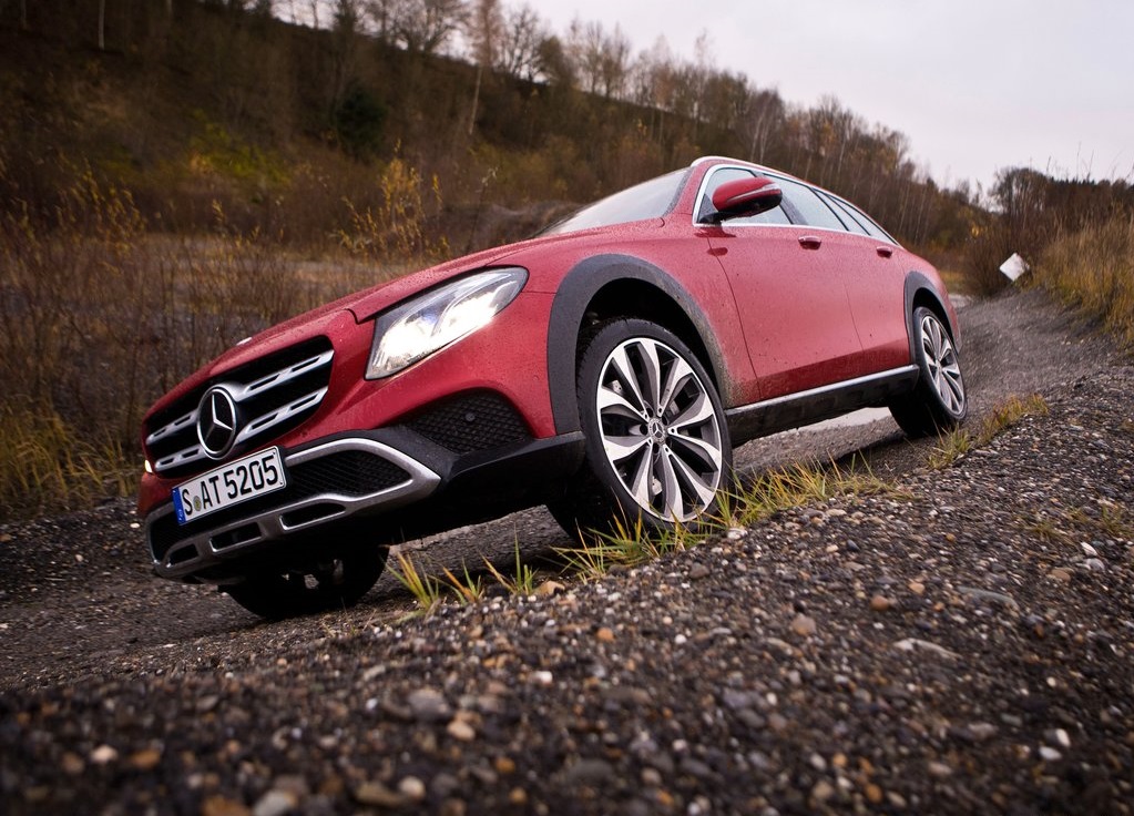 Mercedes-Benz levert vanaf de huidige generatie E-Klasse ook een off-road-uitvoering voor de E-Klasse Estate, de All-Terrain. Hoe dat bevalt zocht AutoVandaag uit met een rijtest.