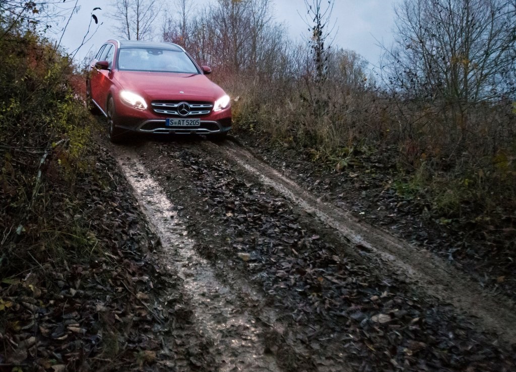 Mercedes-Benz levert vanaf de huidige generatie E-Klasse ook een off-road-uitvoering voor de E-Klasse Estate, de All-Terrain. Hoe dat bevalt zocht AutoVandaag uit met een rijtest.
