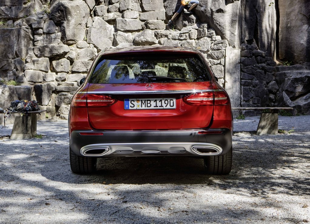 Mercedes-Benz levert vanaf de huidige generatie E-Klasse ook een off-road-uitvoering voor de E-Klasse Estate, de All-Terrain. Hoe dat bevalt zocht AutoVandaag uit met een rijtest.