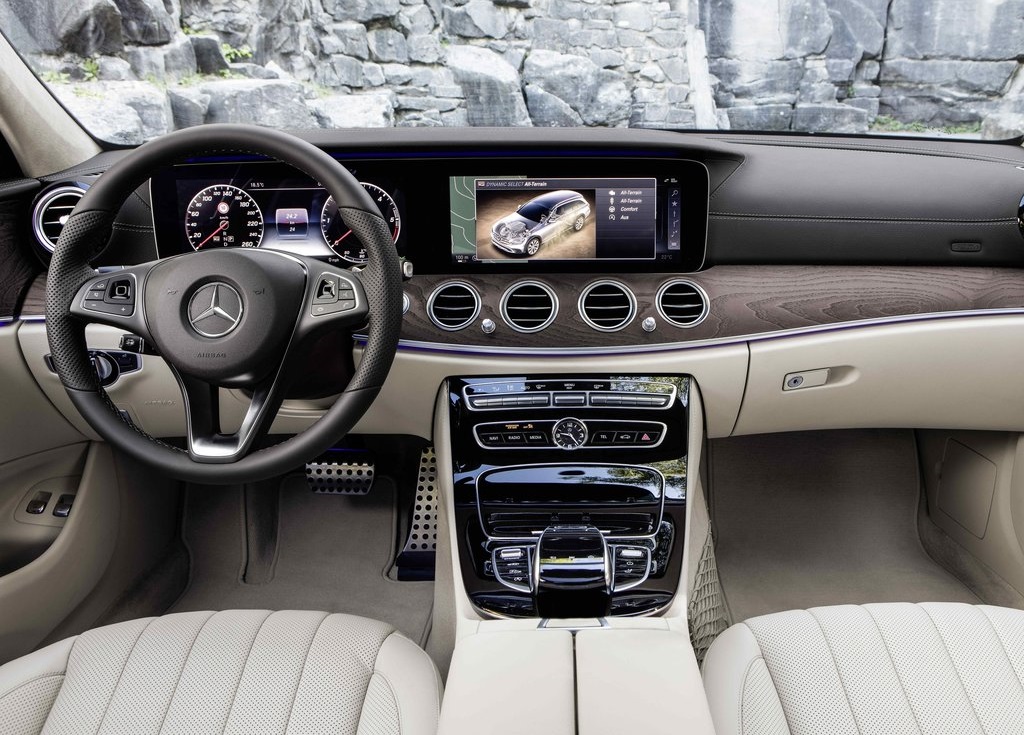 Mercedes-Benz levert vanaf de huidige generatie E-Klasse ook een off-road-uitvoering voor de E-Klasse Estate, de All-Terrain. Hoe dat bevalt zocht AutoVandaag uit met een rijtest.