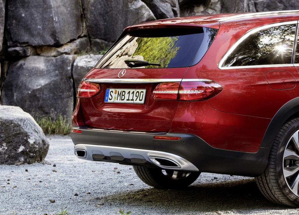 Mercedes-Benz levert vanaf de huidige generatie E-Klasse ook een off-road-uitvoering voor de E-Klasse Estate, de All-Terrain. Hoe dat bevalt zocht AutoVandaag uit met een rijtest.