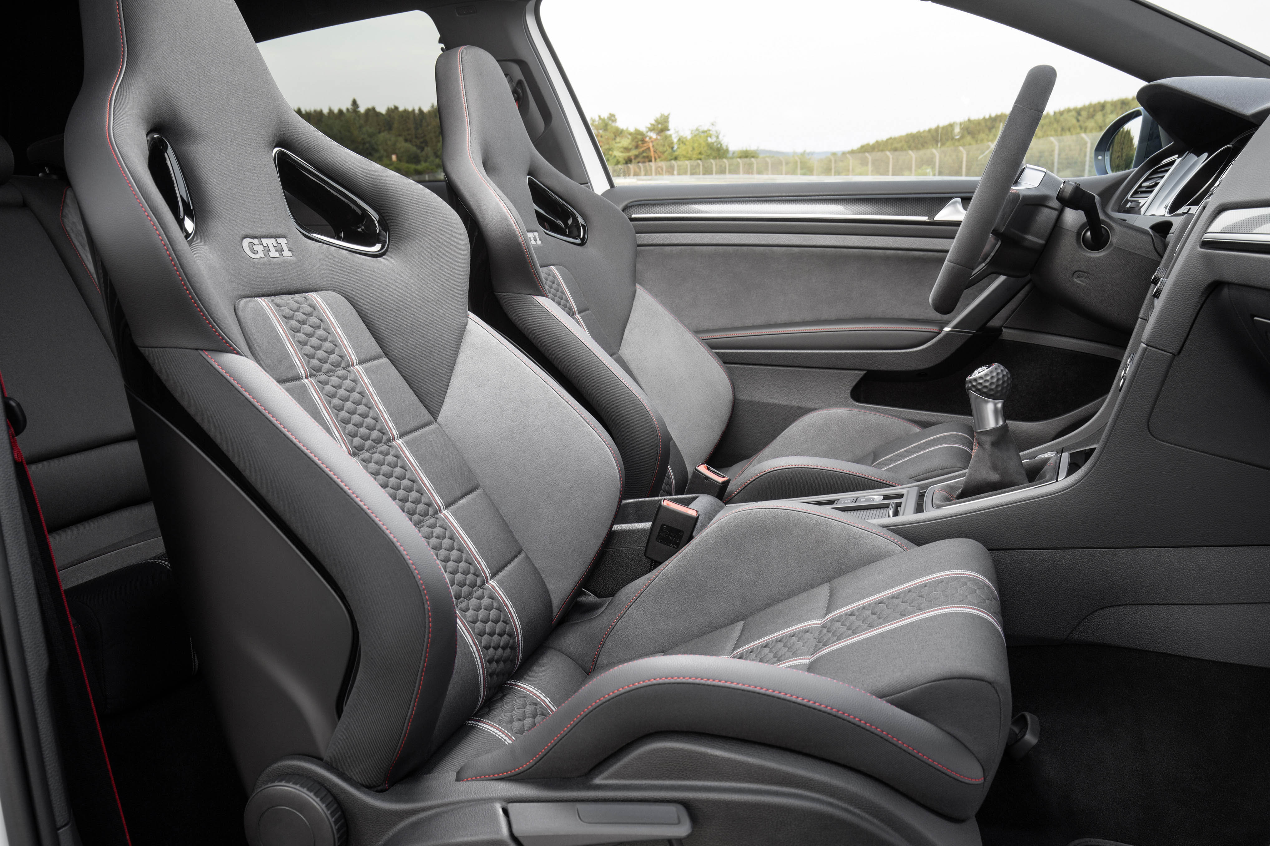 Volkswagen eert de GTI met de speciale jubileumuitvoering in de vorm van de Golf GTI Clubsport.