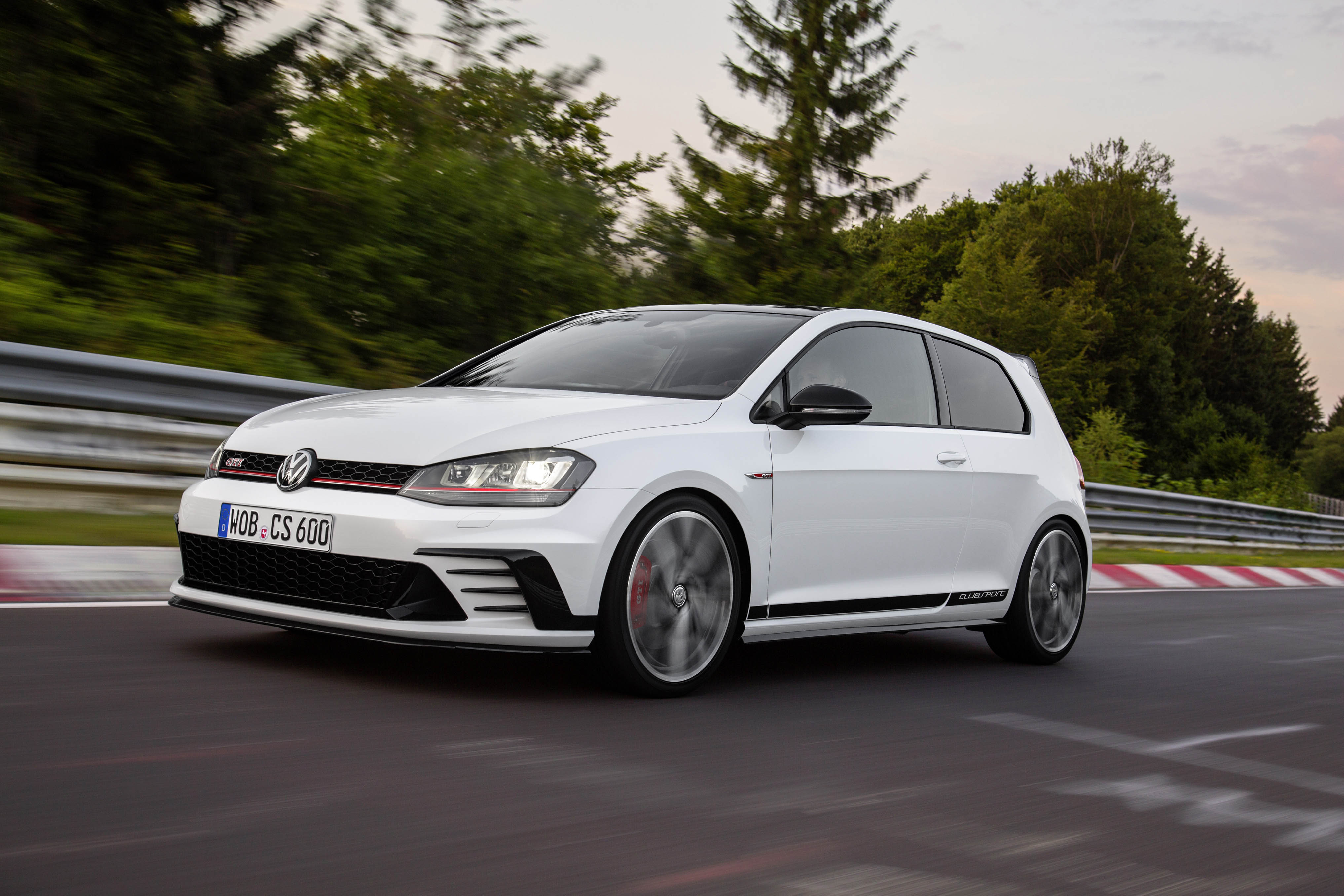 Volkswagen eert de GTI met de speciale jubileumuitvoering in de vorm van de Golf GTI Clubsport.