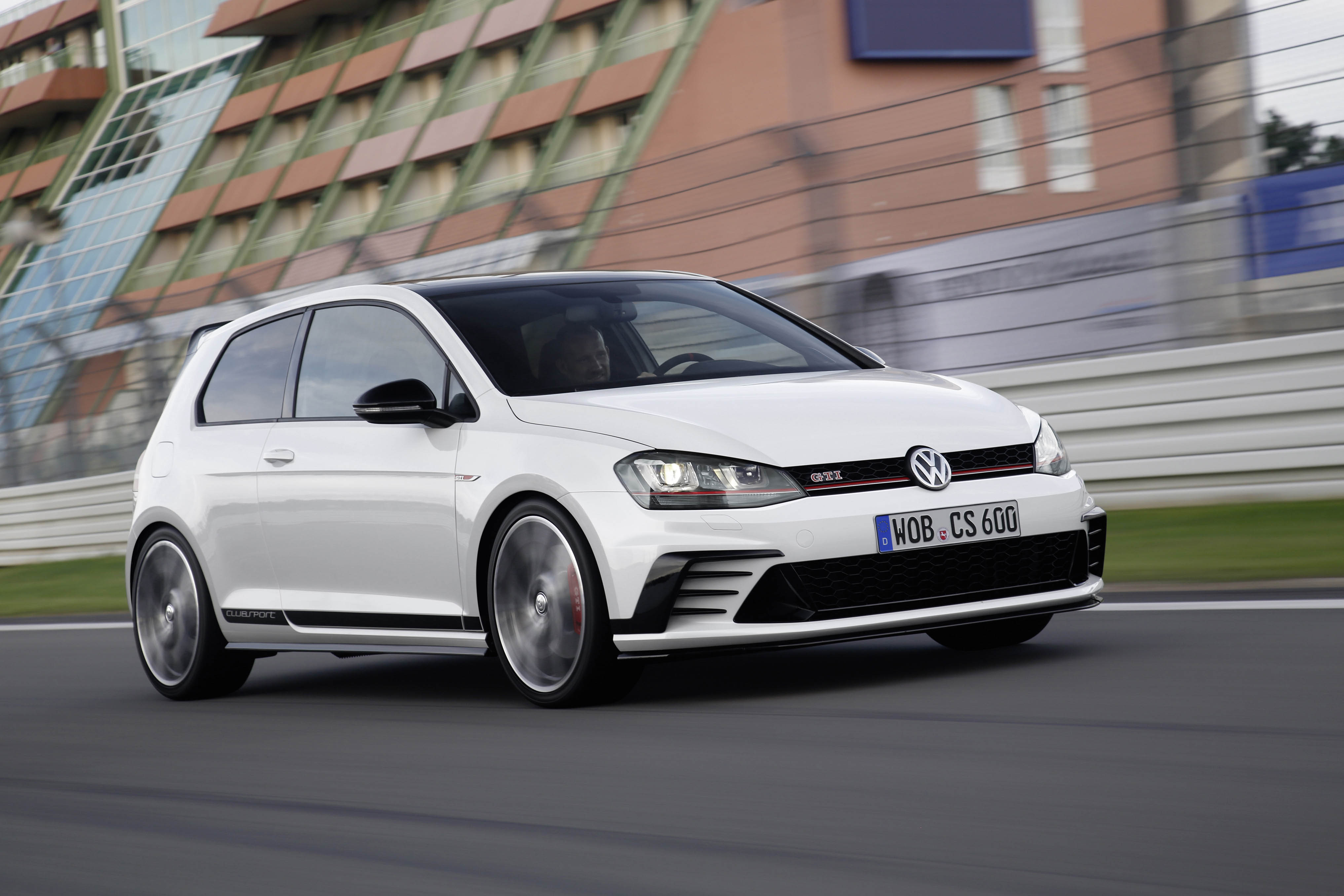 Volkswagen eert de GTI met de speciale jubileumuitvoering in de vorm van de Golf GTI Clubsport.