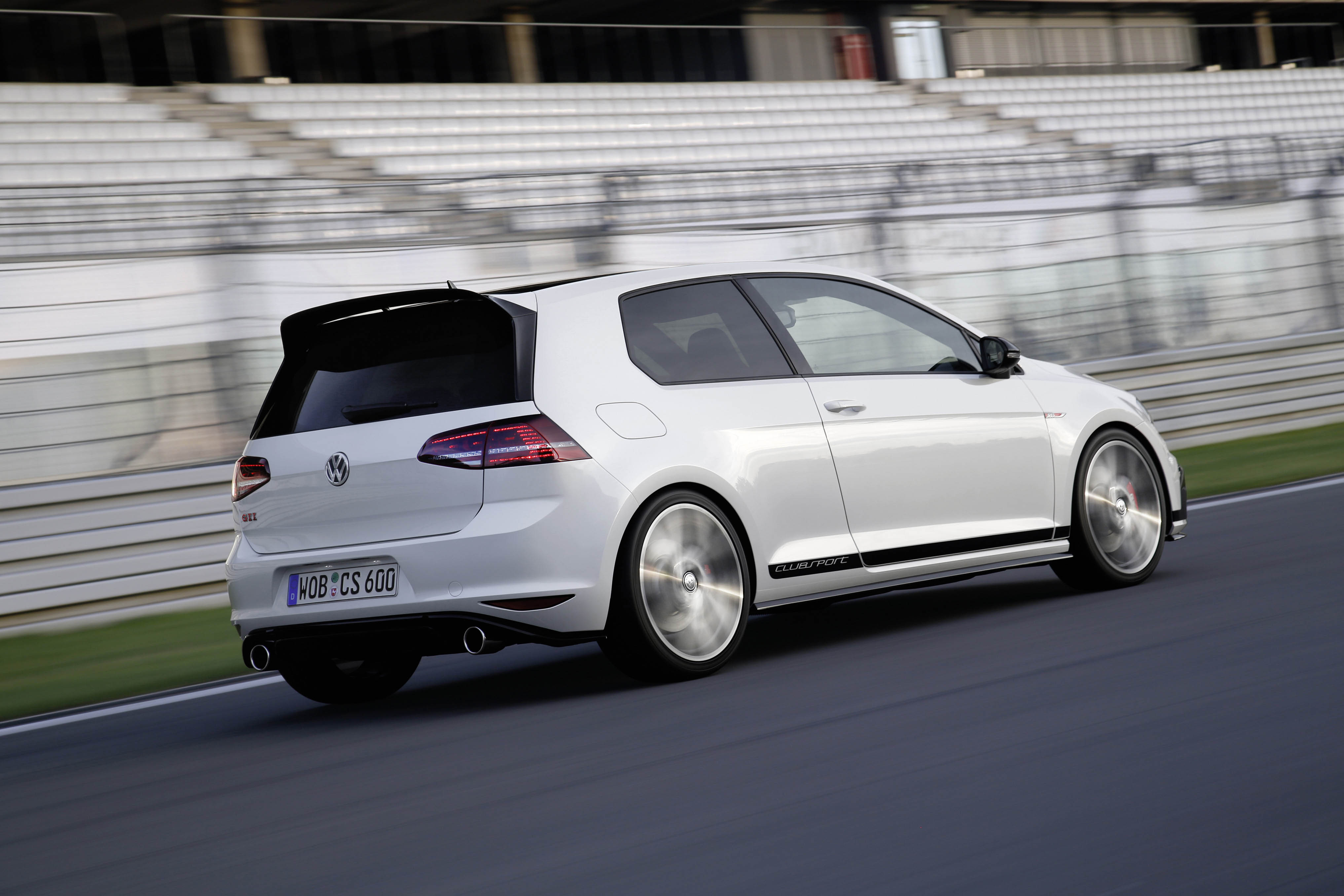 Volkswagen eert de GTI met de speciale jubileumuitvoering in de vorm van de Golf GTI Clubsport.