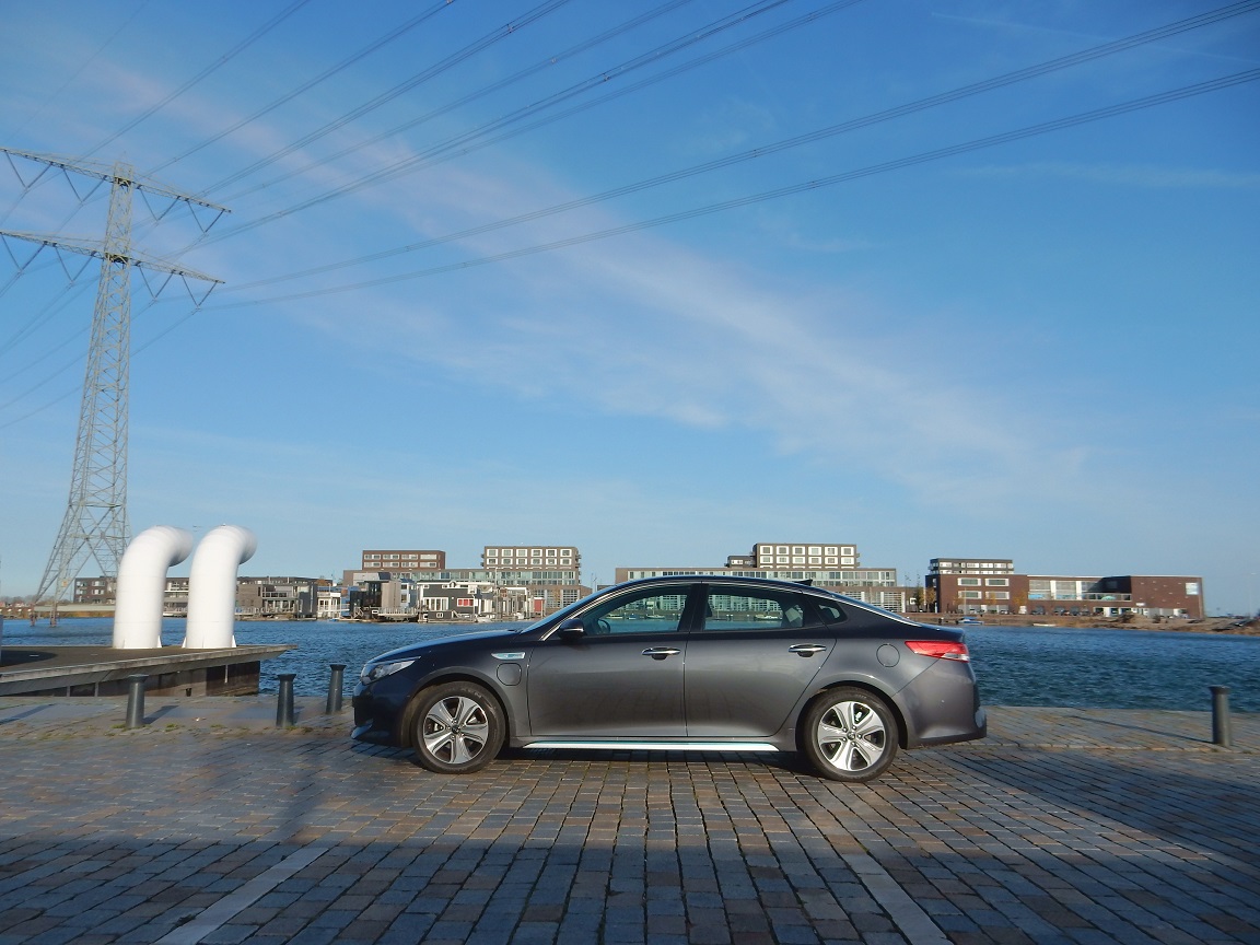 Kia heeft het Optima-aanbod uitgebreid met de PHEV. Zet die uitvoering de Optima beter neer op ze zakelijke markt? Met een rijtest zocht AutoVandaag dat uit.