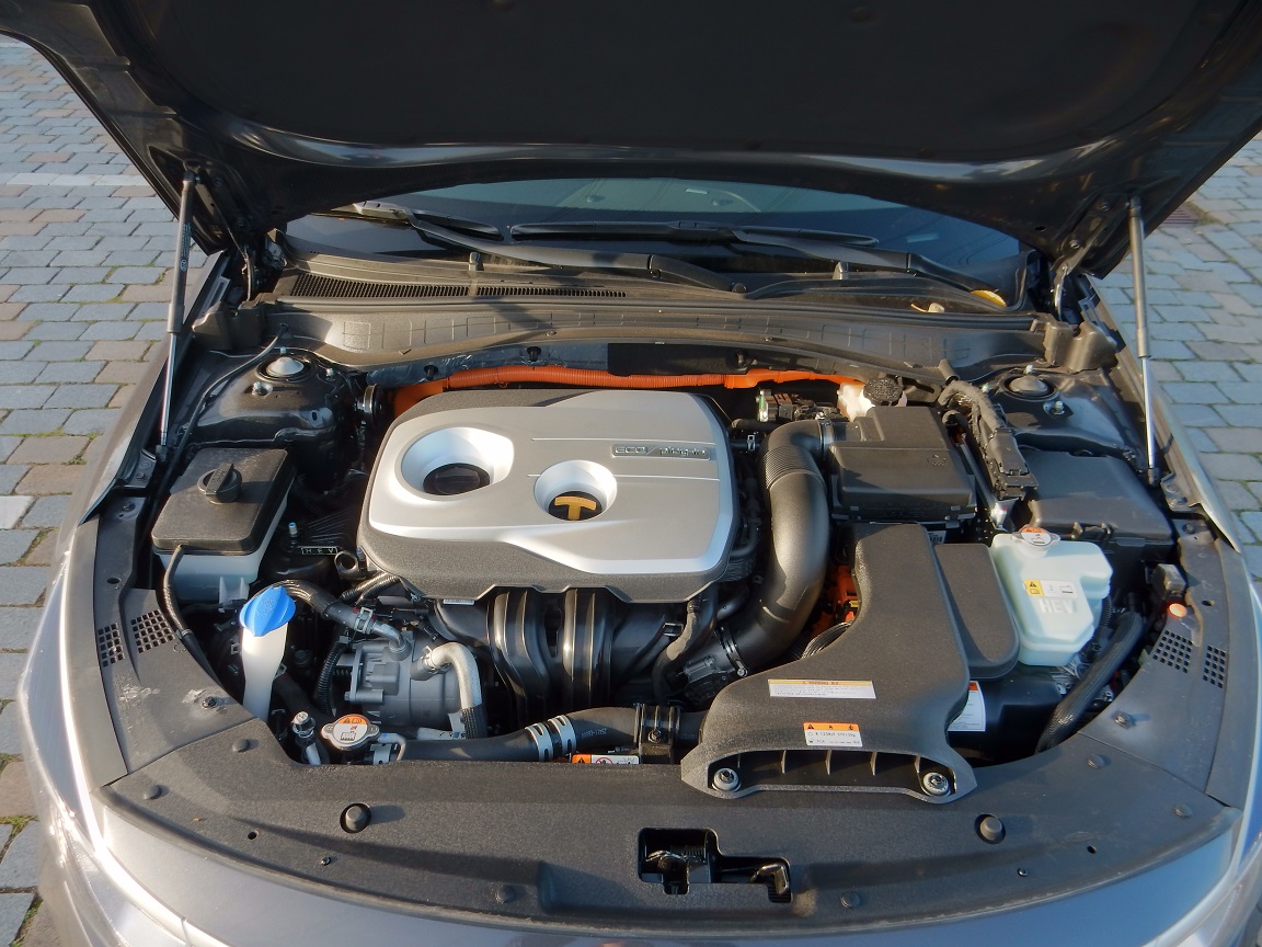Kia heeft het Optima-aanbod uitgebreid met de PHEV. Zet die uitvoering de Optima beter neer op ze zakelijke markt? Met een rijtest zocht AutoVandaag dat uit.