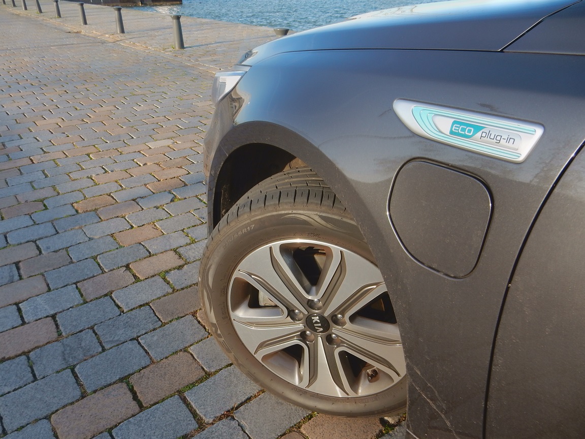Kia heeft het Optima-aanbod uitgebreid met de PHEV. Zet die uitvoering de Optima beter neer op ze zakelijke markt? Met een rijtest zocht AutoVandaag dat uit.