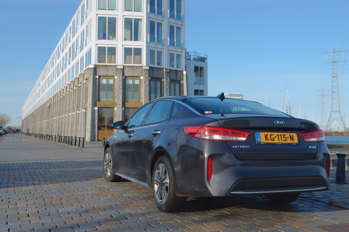 Kia heeft het Optima-aanbod uitgebreid met de PHEV. Zet die uitvoering de Optima beter neer op ze zakelijke markt? Met een rijtest zocht AutoVandaag dat uit.