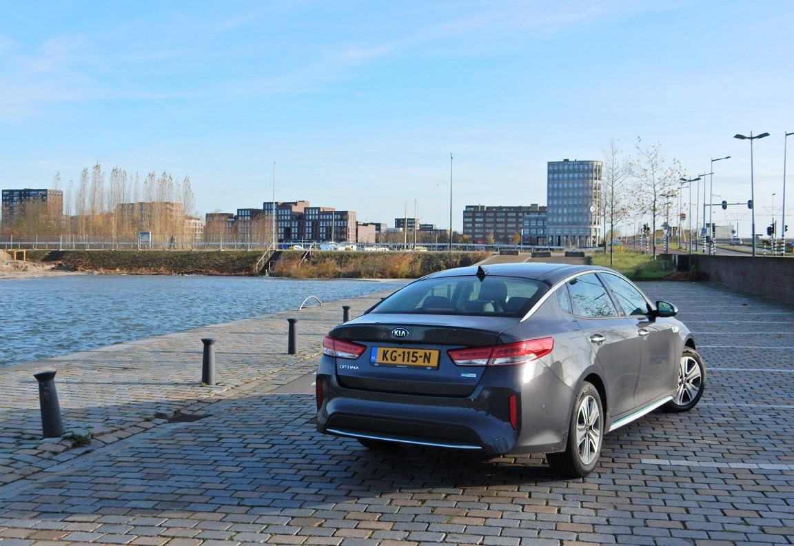 Kia heeft het Optima-aanbod uitgebreid met de PHEV. Zet die uitvoering de Optima beter neer op ze zakelijke markt? Met een rijtest zocht AutoVandaag dat uit.