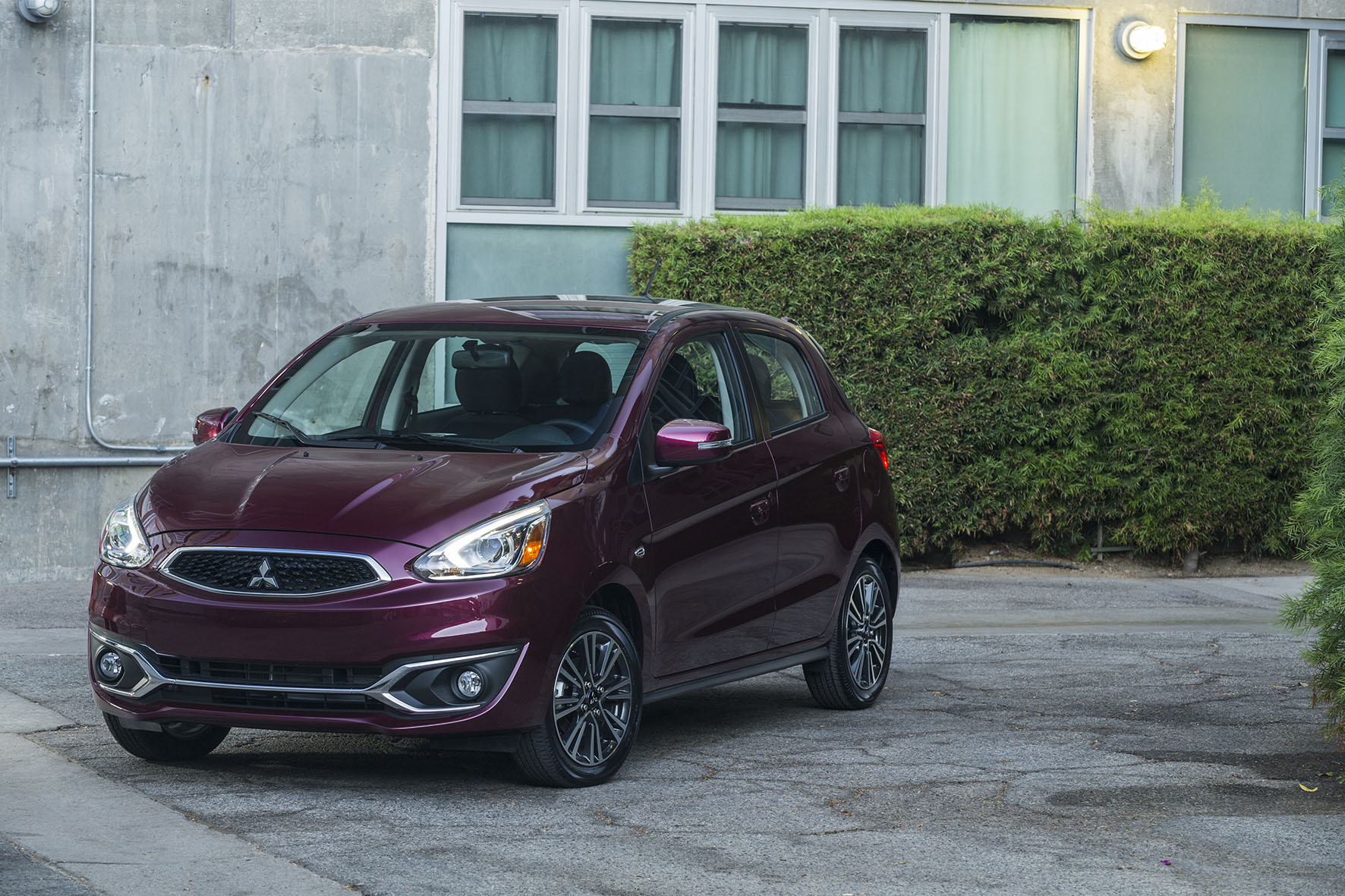 De facelift van de Mitsubishi Space Star fleurt de stadsauto flink op. Als eerste Mitsubishi is hij ook beschikbaar met Android Auto en Apple CarPlay.