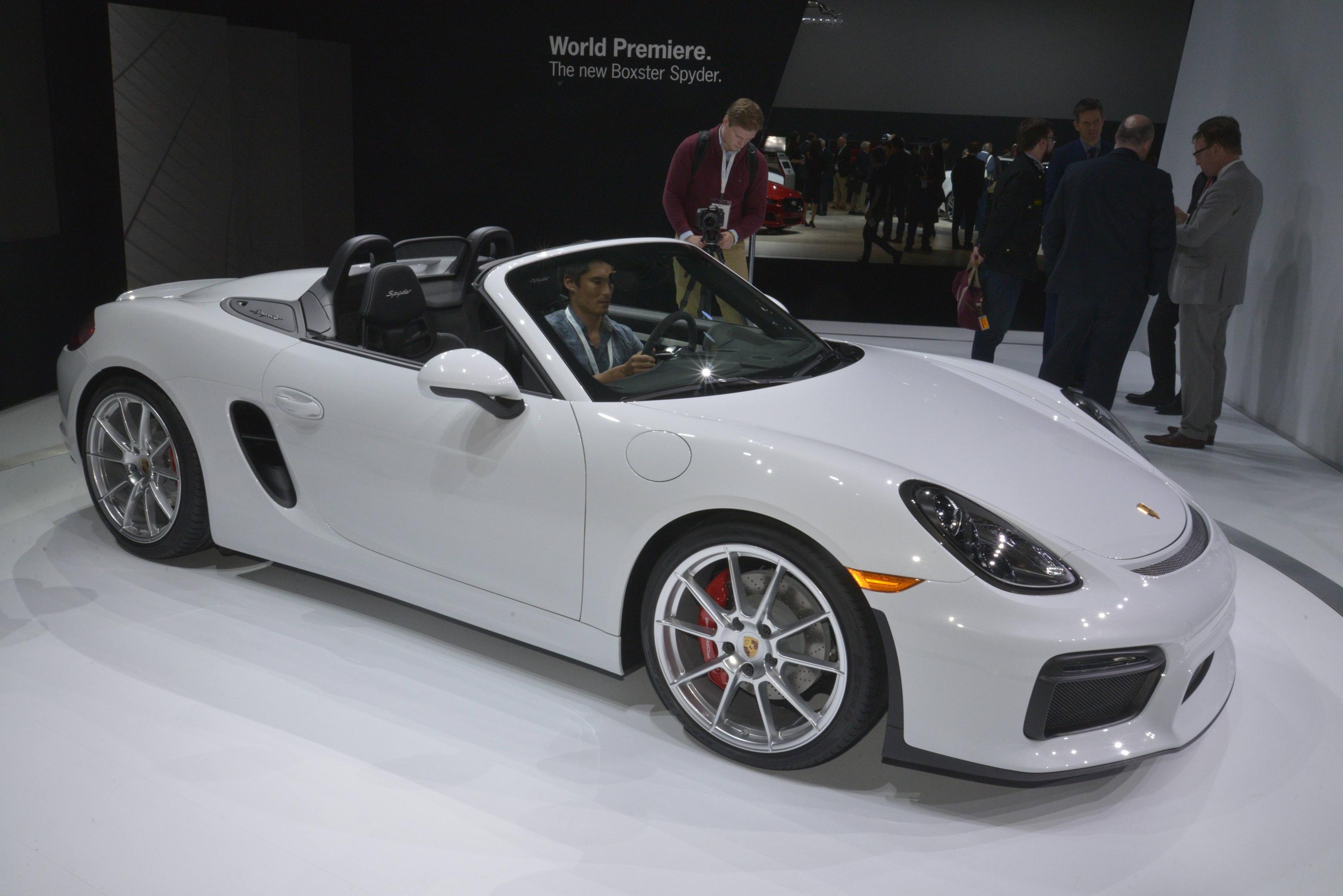 Porsche zet de nieuwe Boxster Spyder als wereldprimeur op de New York International Auto Show 2015.