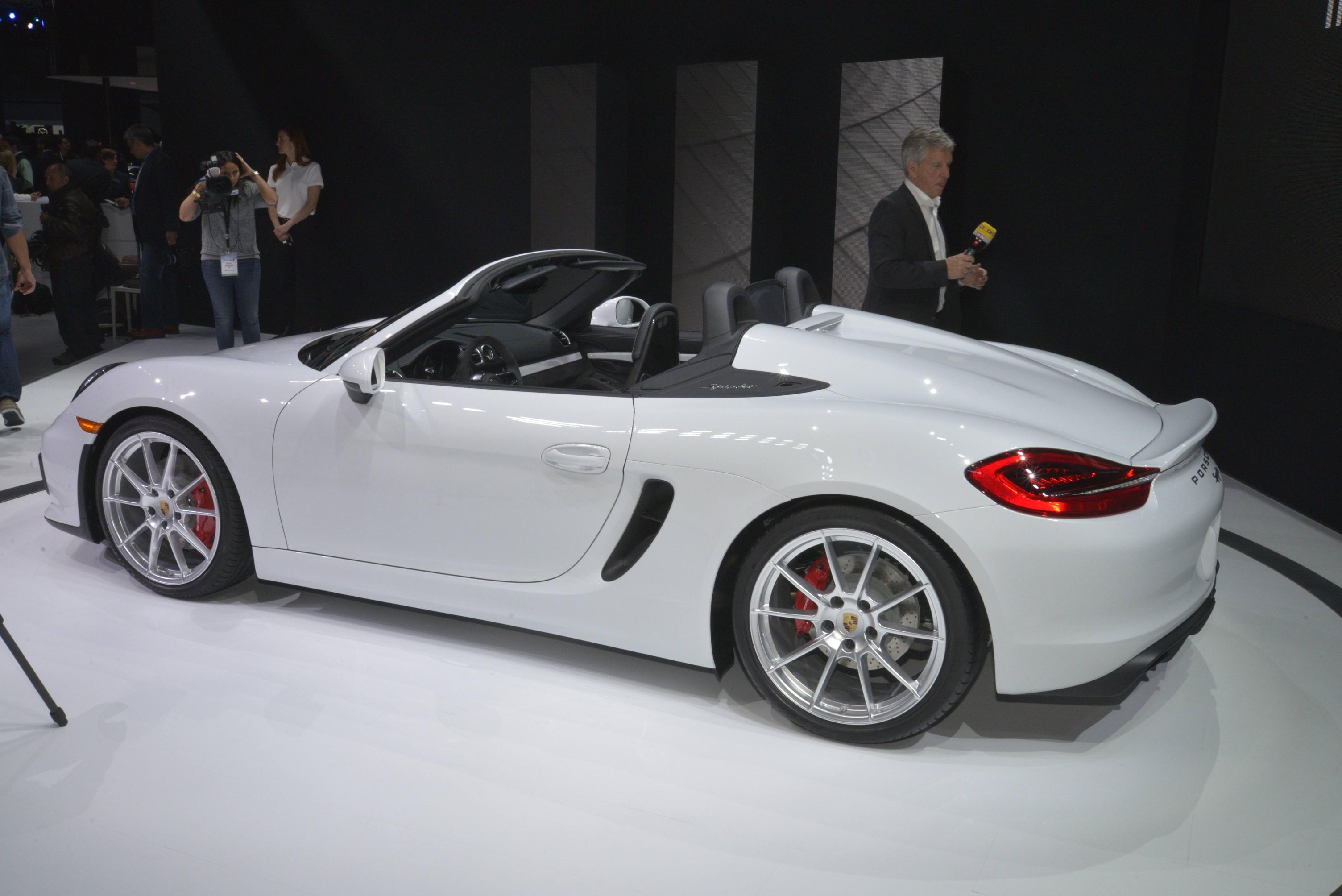 Porsche zet de nieuwe Boxster Spyder als wereldprimeur op de New York International Auto Show 2015.