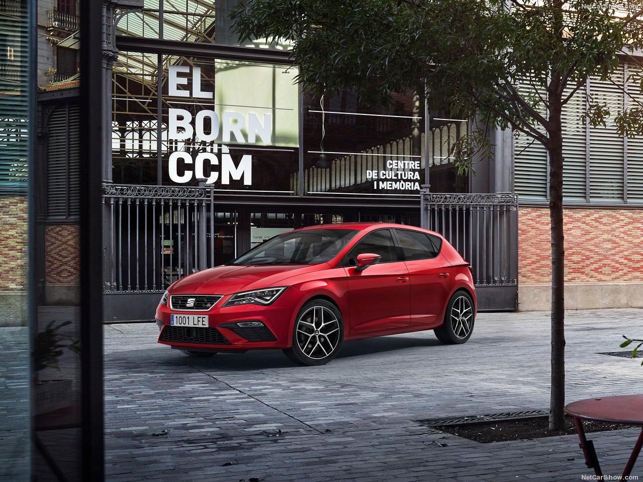 SEAT heeft de facelift van de 2017 Leon gepresenteerd. De wijzigingen zijn subtiel maar frissen de compacte middenklasser wel op.