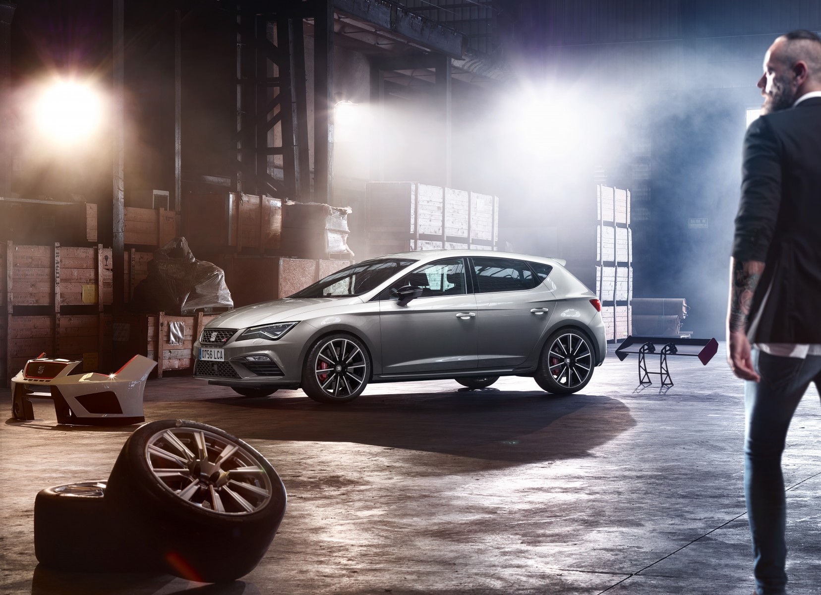 SEAT heeft de facelift van de 2017 Leon gepresenteerd. De wijzigingen zijn subtiel maar frissen de compacte middenklasser wel op.
