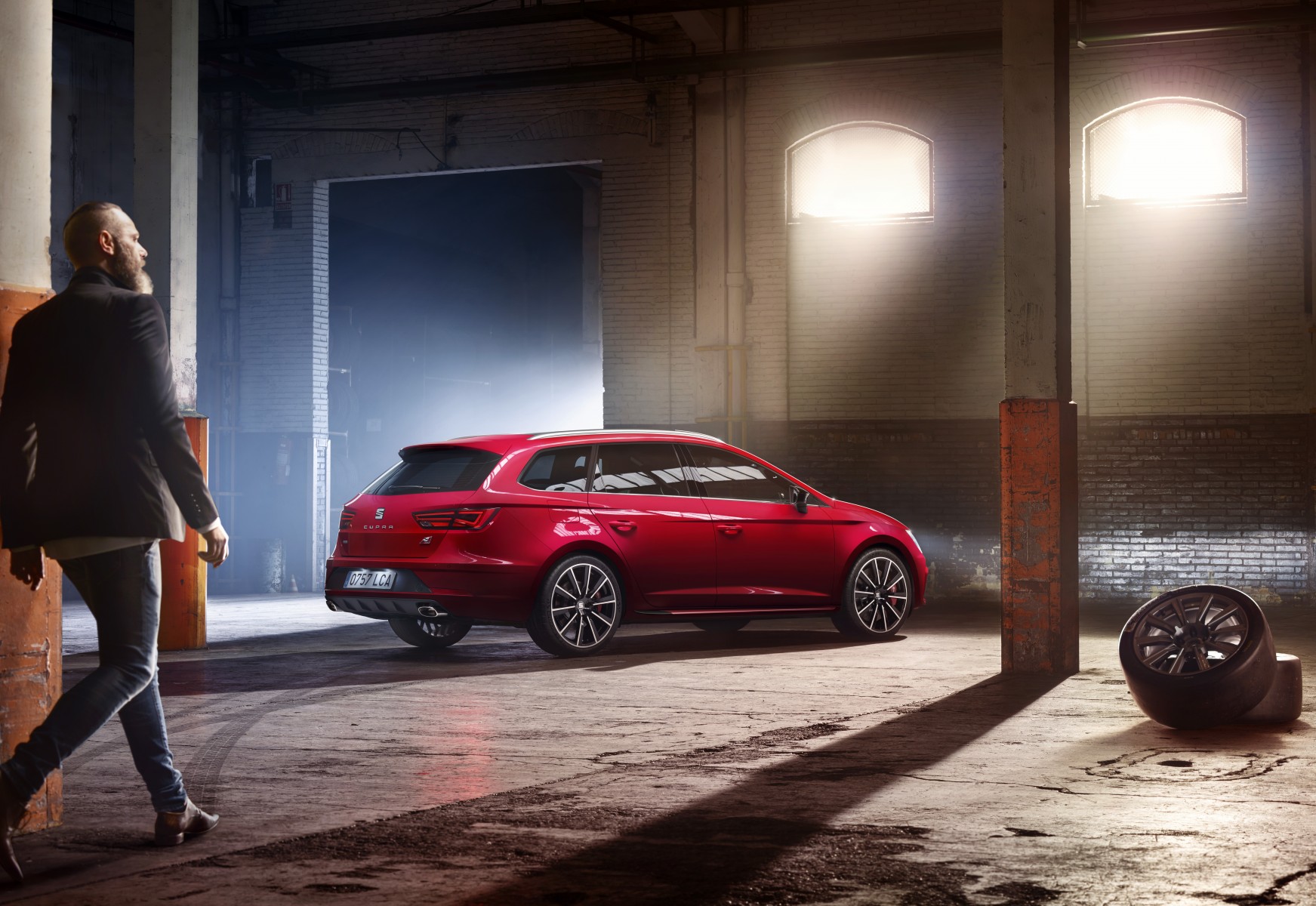 SEAT heeft de facelift van de 2017 Leon gepresenteerd. De wijzigingen zijn subtiel maar frissen de compacte middenklasser wel op.