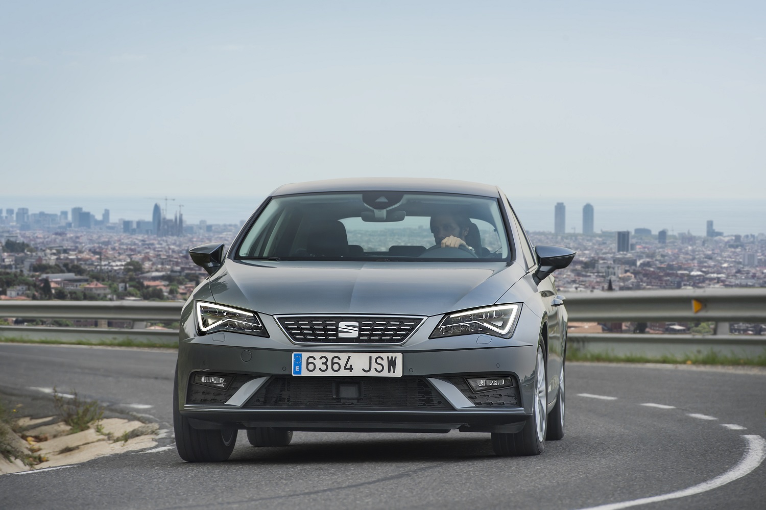 SEAT heeft de facelift van de 2017 Leon gepresenteerd. De wijzigingen zijn subtiel maar frissen de compacte middenklasser wel op.