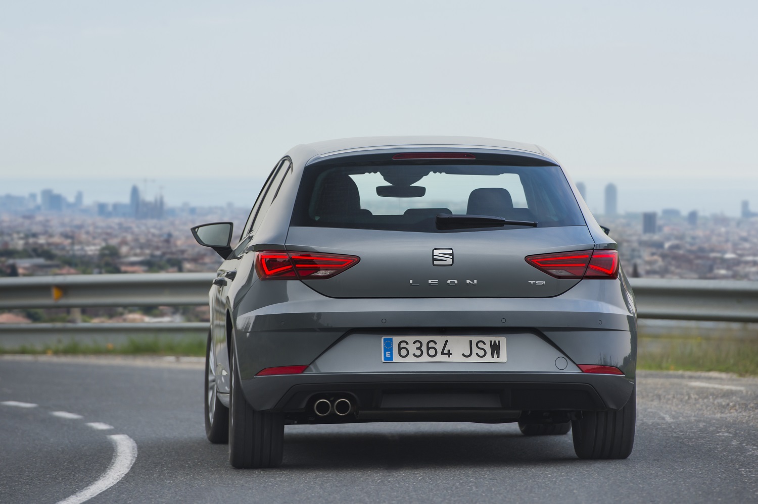 SEAT heeft de facelift van de 2017 Leon gepresenteerd. De wijzigingen zijn subtiel maar frissen de compacte middenklasser wel op.