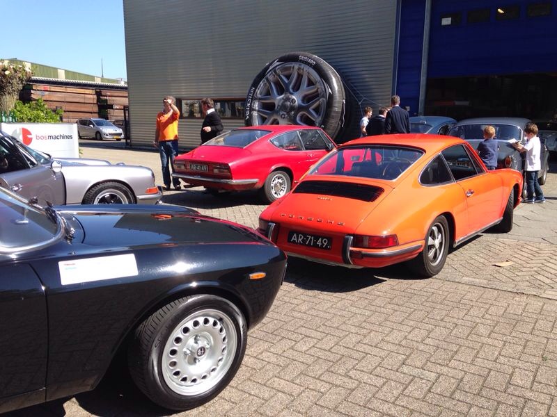Tulpenrallye Proloog met keuringsdag voor alle equipes op 25 april 2015 bij Athlon Car Lease in Almere.