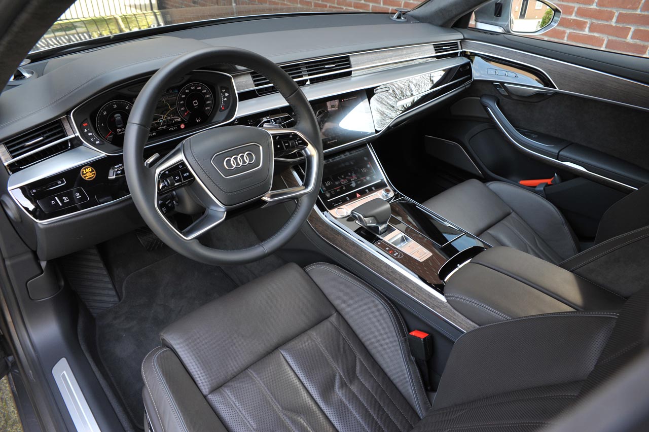 Audi biedt in de nieuwste oplage van de grote A8 alle denkbare luxe en elektronische voorzieningen. Wordt dat allemaal niet een beetje te veel? Een test.