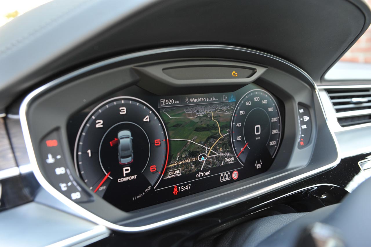 Audi biedt in de nieuwste oplage van de grote A8 alle denkbare luxe en elektronische voorzieningen. Wordt dat allemaal niet een beetje te veel? Een test.