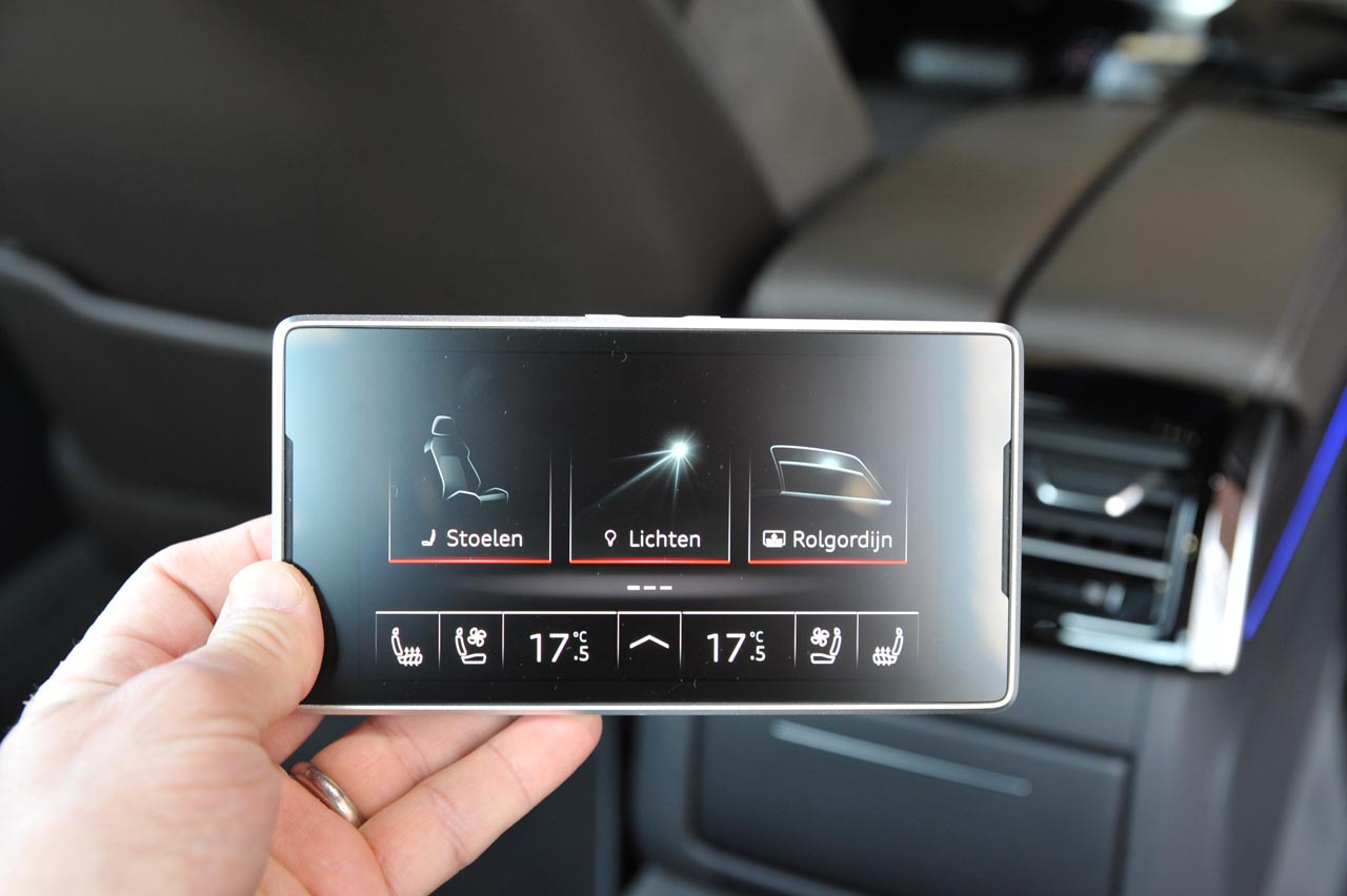 Audi biedt in de nieuwste oplage van de grote A8 alle denkbare luxe en elektronische voorzieningen. Wordt dat allemaal niet een beetje te veel? Een test.