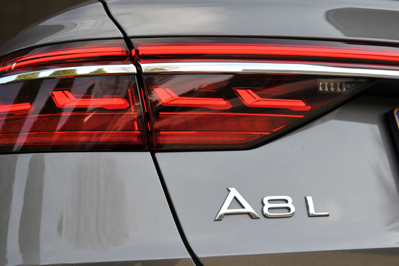 Audi biedt in de nieuwste oplage van de grote A8 alle denkbare luxe en elektronische voorzieningen. Wordt dat allemaal niet een beetje te veel? Een test.