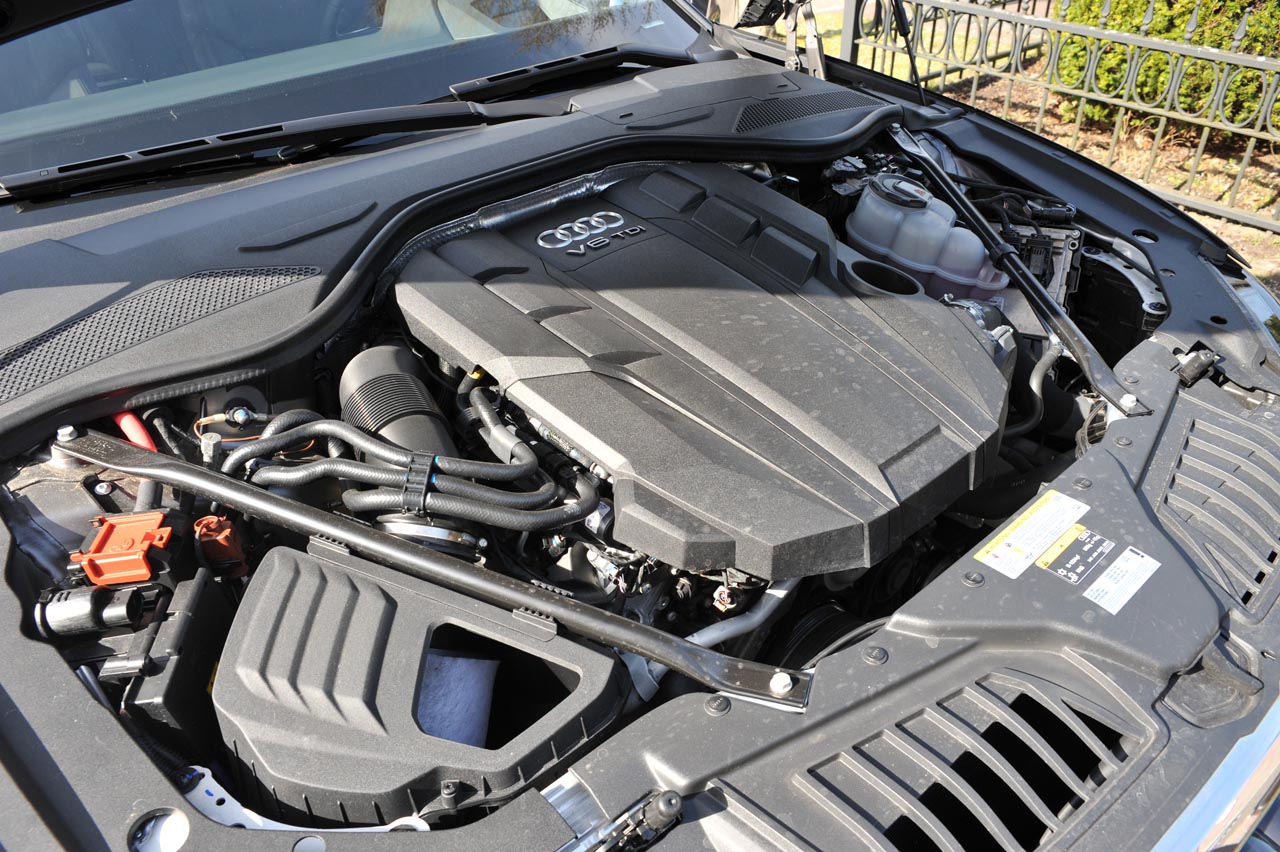 Audi biedt in de nieuwste oplage van de grote A8 alle denkbare luxe en elektronische voorzieningen. Wordt dat allemaal niet een beetje te veel? Een test.