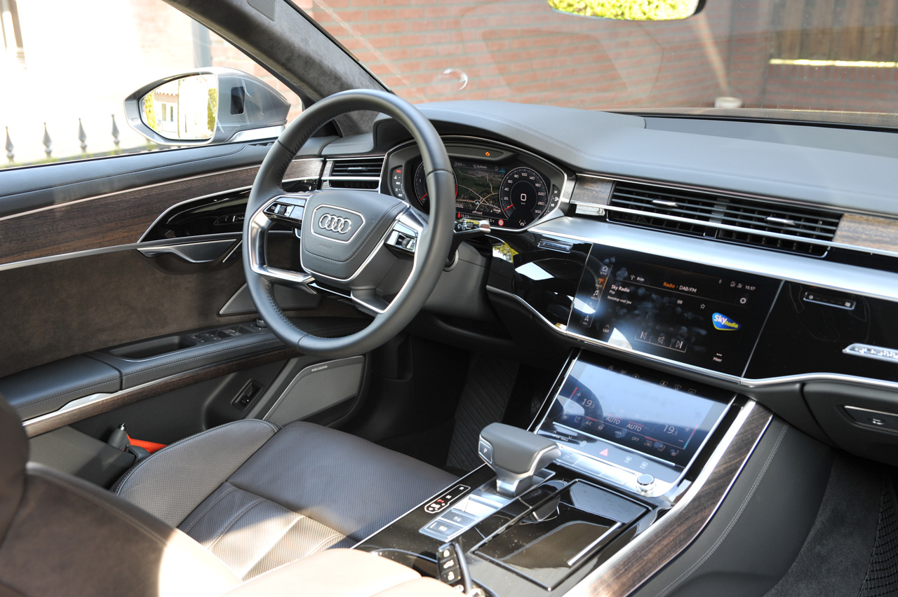 Audi biedt in de nieuwste oplage van de grote A8 alle denkbare luxe en elektronische voorzieningen. Wordt dat allemaal niet een beetje te veel? Een test.