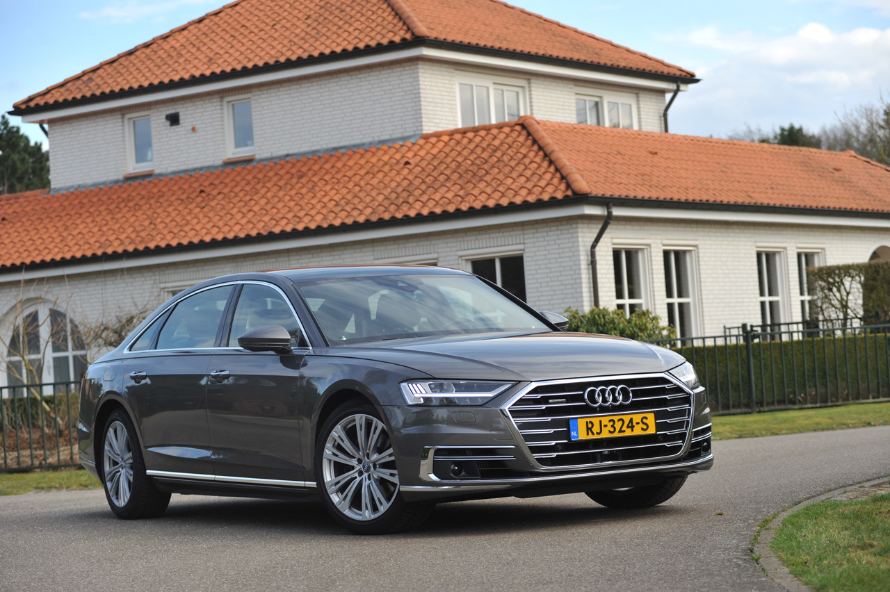 Audi biedt in de nieuwste oplage van de grote A8 alle denkbare luxe en elektronische voorzieningen. Wordt dat allemaal niet een beetje te veel? Een test.