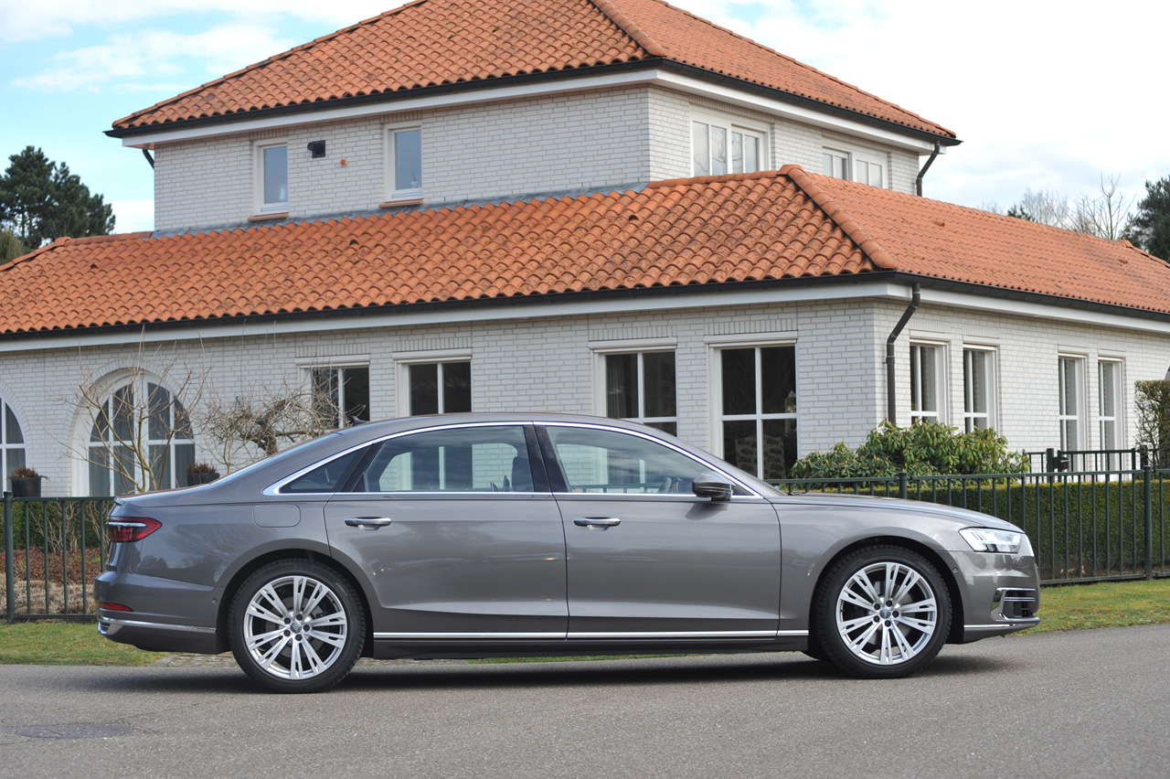 Audi biedt in de nieuwste oplage van de grote A8 alle denkbare luxe en elektronische voorzieningen. Wordt dat allemaal niet een beetje te veel? Een test.
