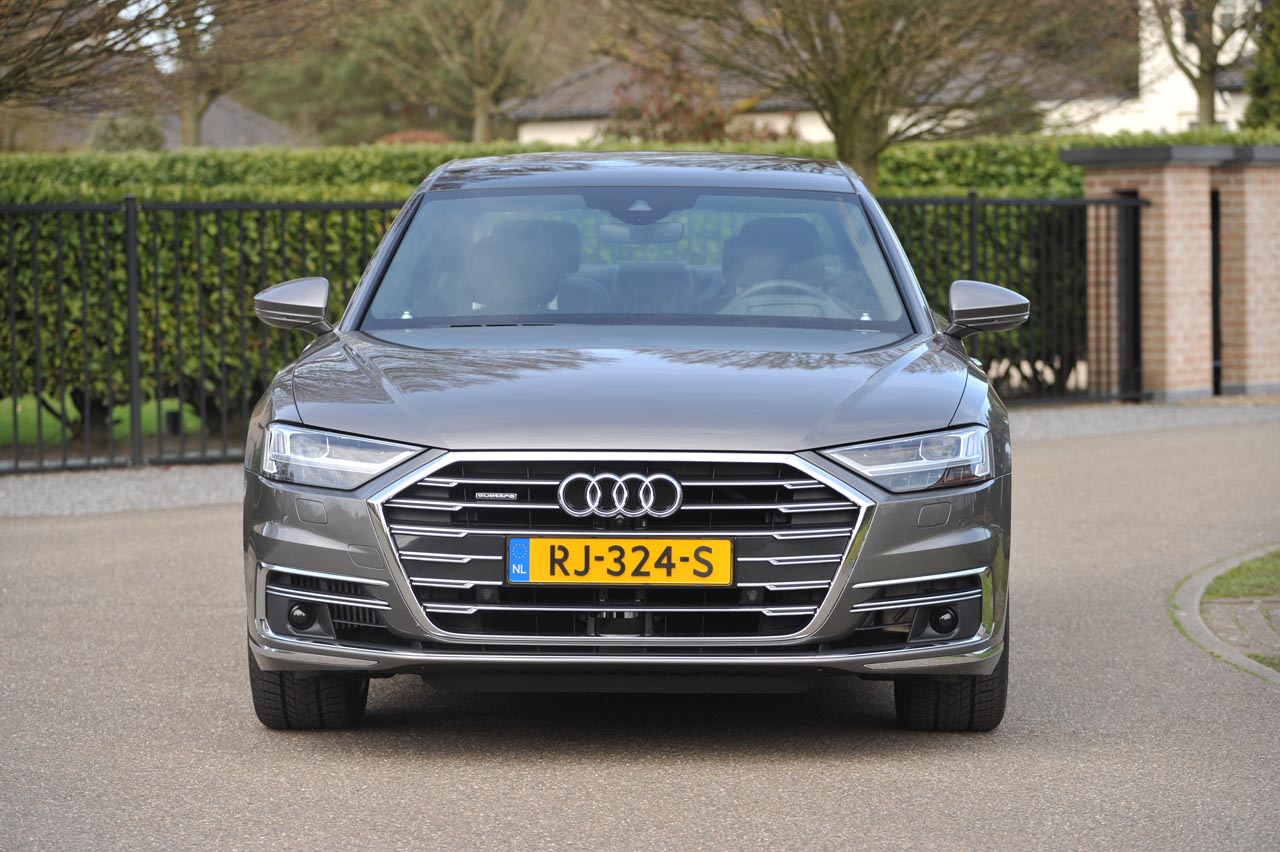 Audi biedt in de nieuwste oplage van de grote A8 alle denkbare luxe en elektronische voorzieningen. Wordt dat allemaal niet een beetje te veel? Een test.