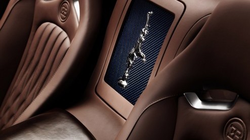 Bugatti Veyron 'Ettore Bugatti' als laatste Legend is exclusief uitgevoerd met koolstofvezel en aluminium, maar ook twee soorten lederen bekleding.