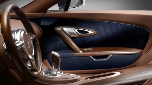 Bugatti Veyron 'Ettore Bugatti' als laatste Legend is exclusief uitgevoerd met koolstofvezel en aluminium, maar ook twee soorten lederen bekleding.