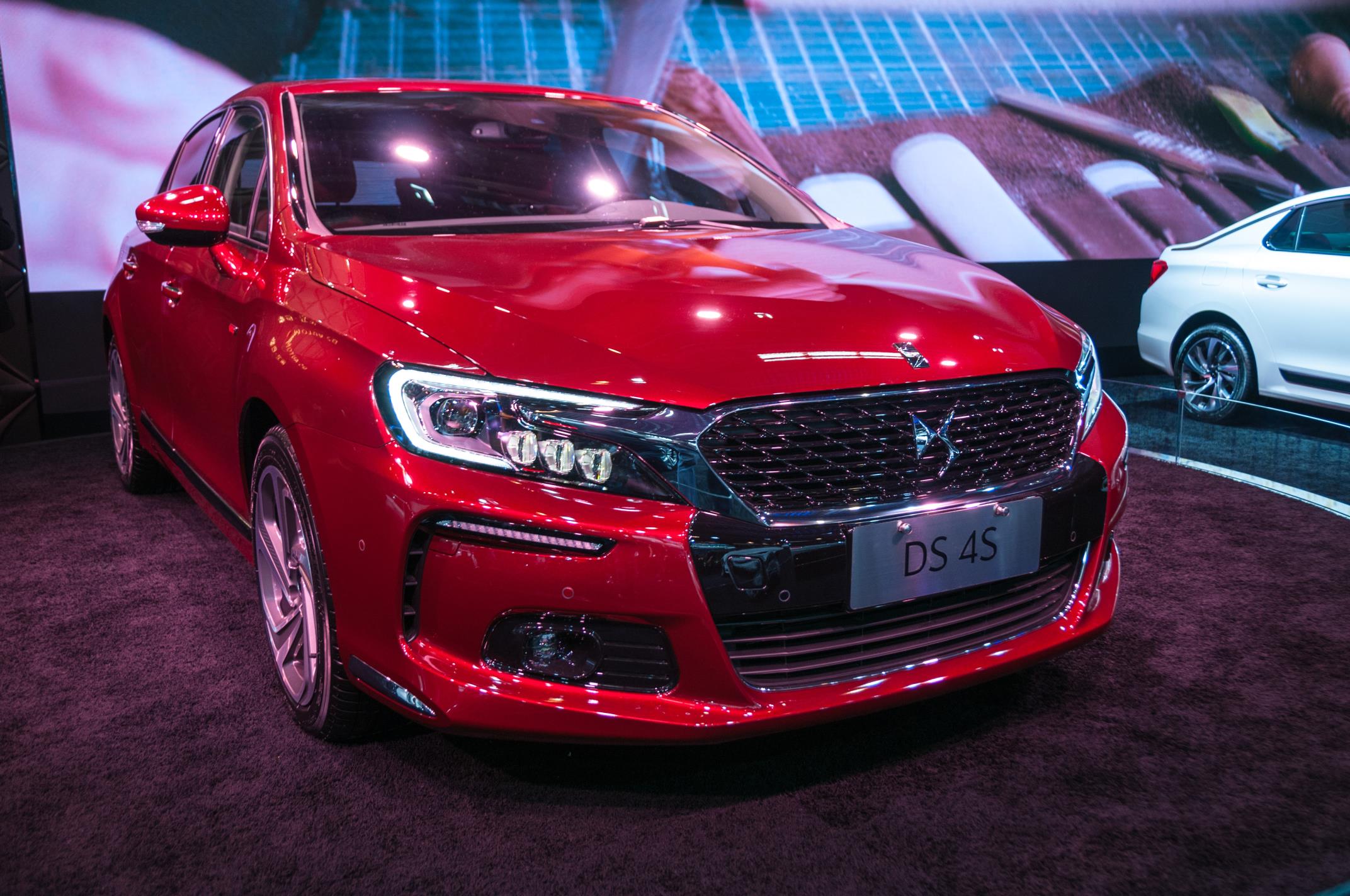 De DS4 voor China heet DS4 S en toont zich nog extravaganter dan de reguliere DS 4 voor Europa.