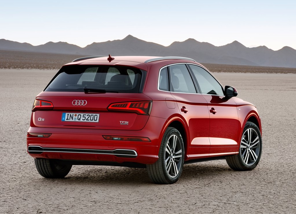 Audi heeft op de Autosalon van Parijs de nieuwe Q5 onthuld, voor het eerst leverbaar met onder andere luchtvering.