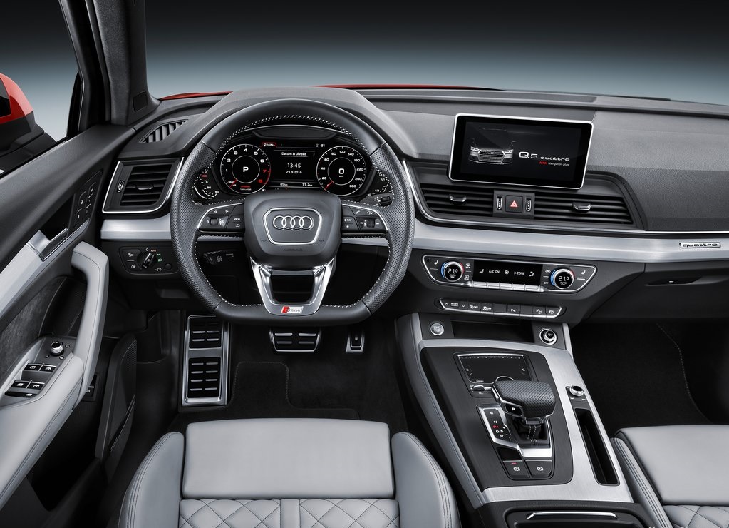 Audi heeft op de Autosalon van Parijs de nieuwe Q5 onthuld, voor het eerst leverbaar met onder andere luchtvering.