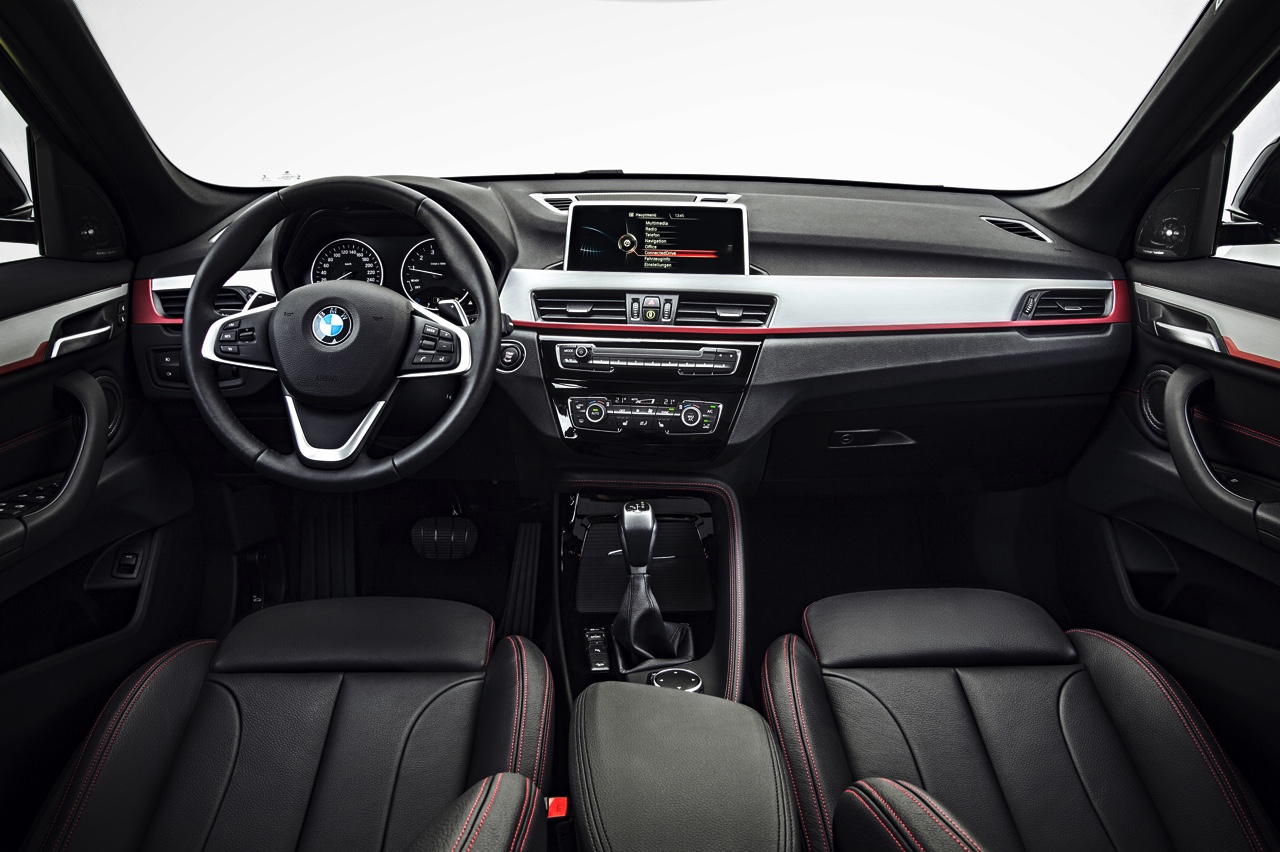 De nieuwe BMW X1 is digitaal onthuld en komt eind oktober 2015 naar Nederland. Hij transformeert tot SUV met stoerdere looks, voor- of vierwielaandrijving en 20% bijtelling als diesel.