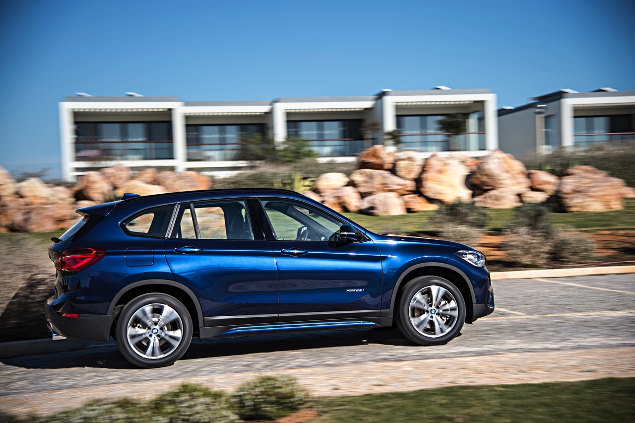 De nieuwe BMW X1 is digitaal onthuld en komt eind oktober 2015 naar Nederland. Hij transformeert tot SUV met stoerdere looks, voor- of vierwielaandrijving en 20% bijtelling als diesel.
