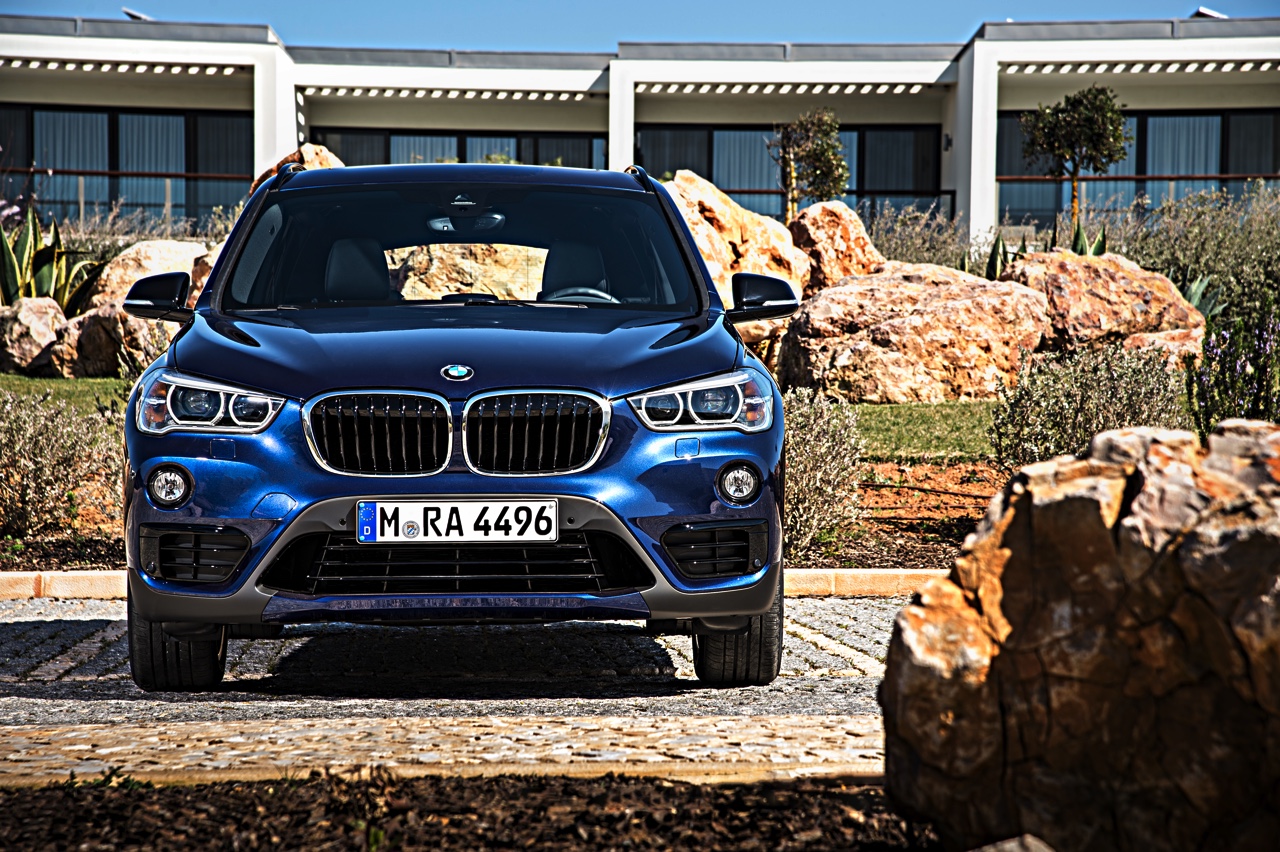 De nieuwe BMW X1 is digitaal onthuld en komt eind oktober 2015 naar Nederland. Hij transformeert tot SUV met stoerdere looks, voor- of vierwielaandrijving en 20% bijtelling als diesel.